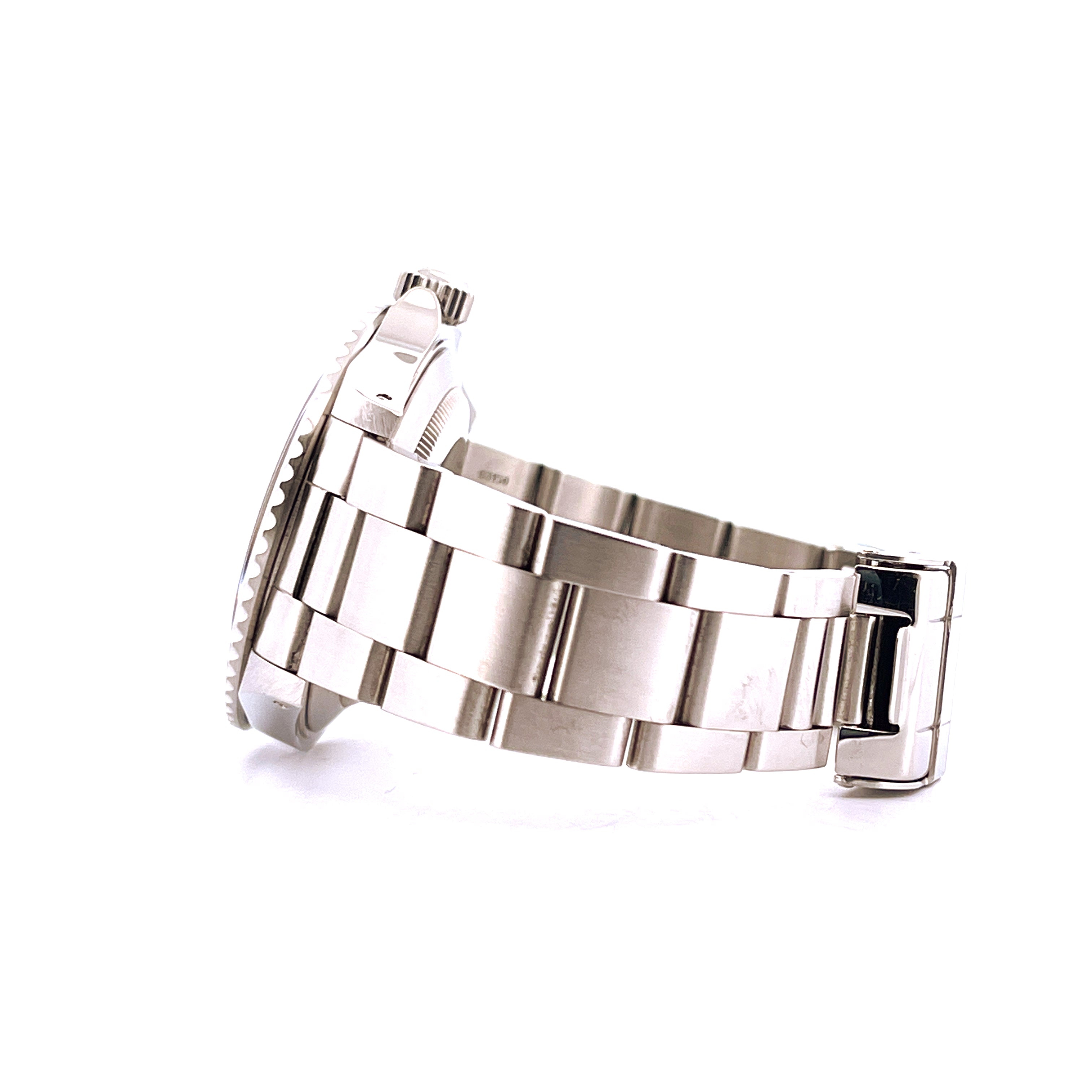 Rolex Submariner 14060M No Date aus Stahl in Seitenansicht mit Edelstahlarmband