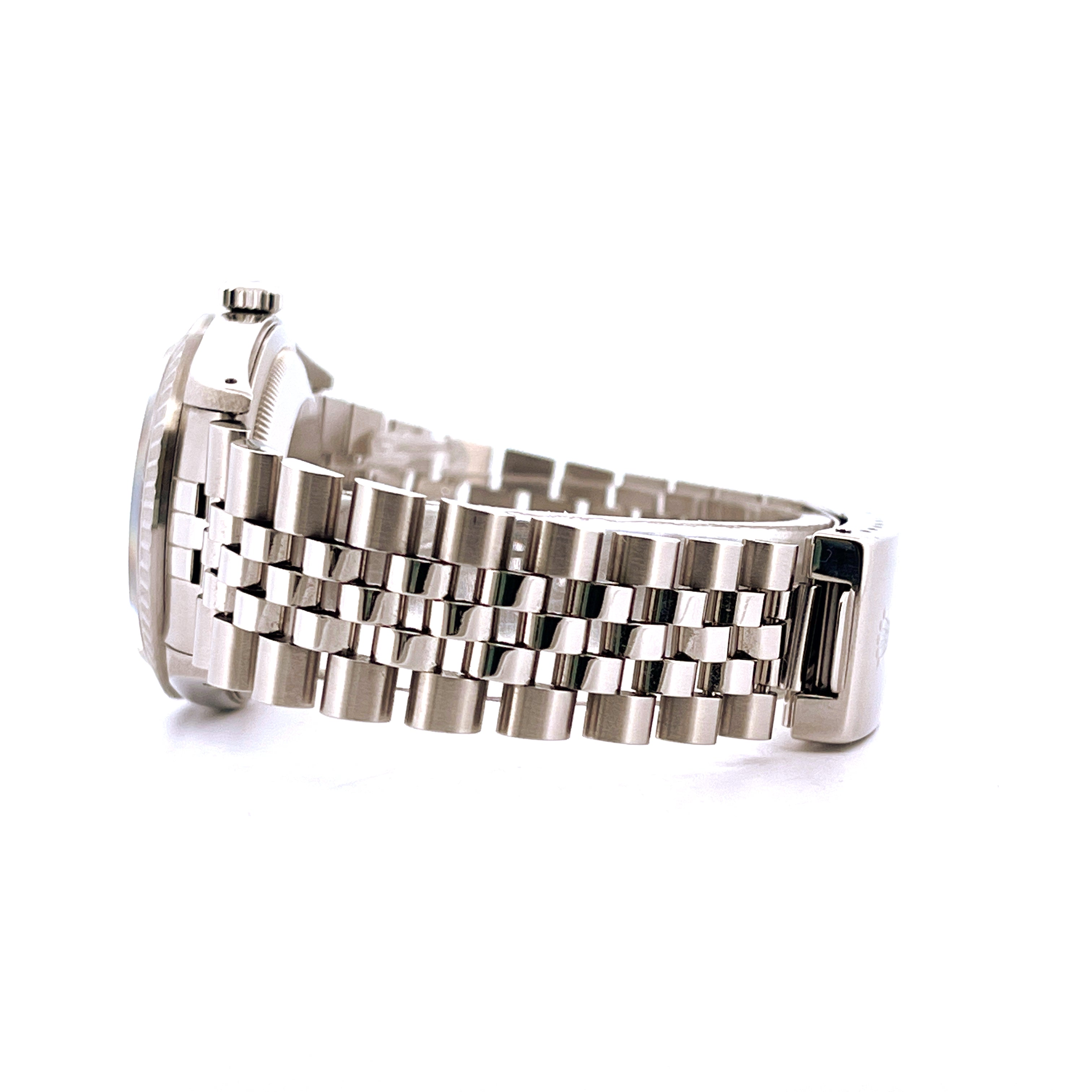 Rolex Datejust 36mm Stahlarmband Seitenansicht auf weißem Hintergrund