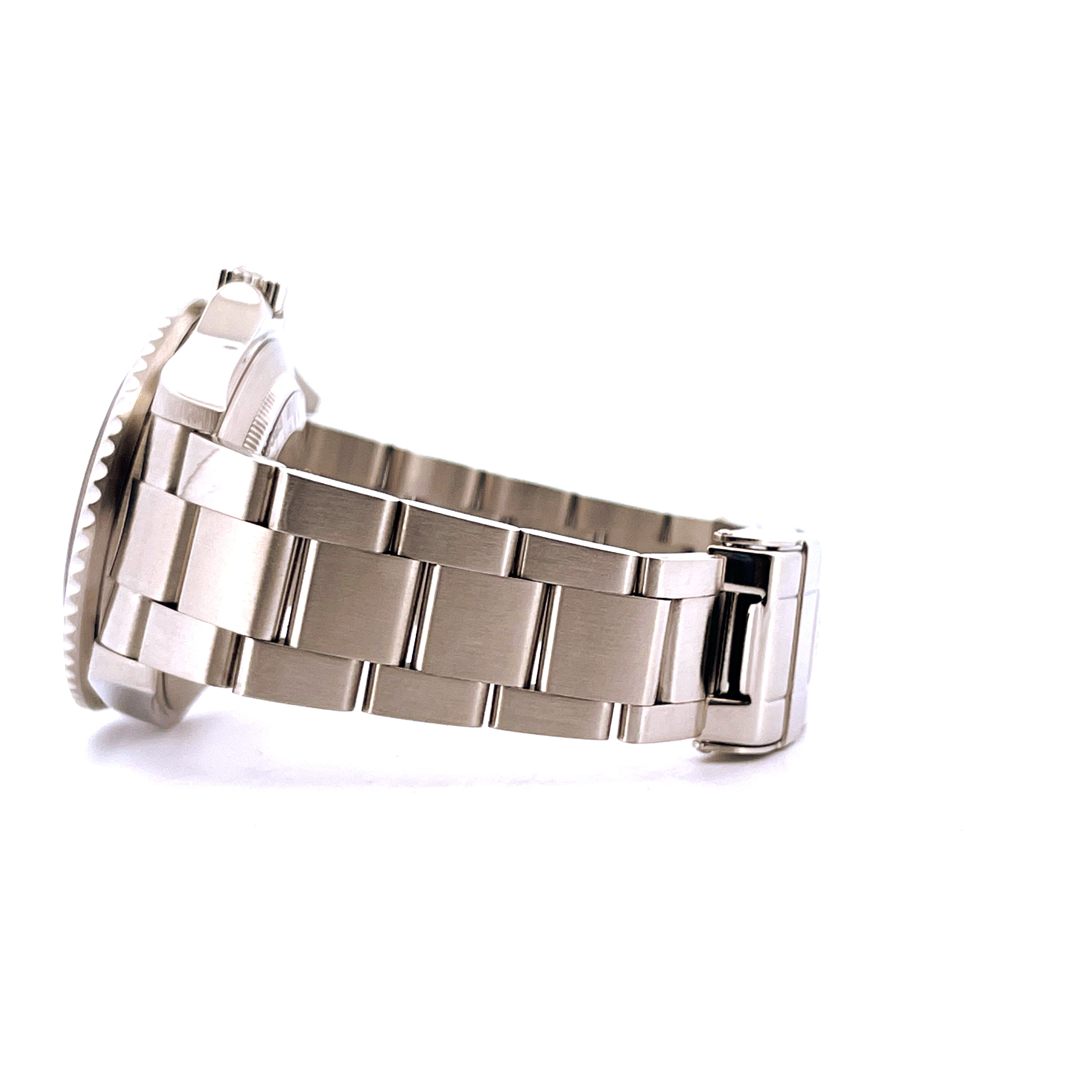 Rolex Sea-Dweller 4000 Stahl Automatik im Profil von rechts auf weißem Hintergrund mit sichtbarem Armband