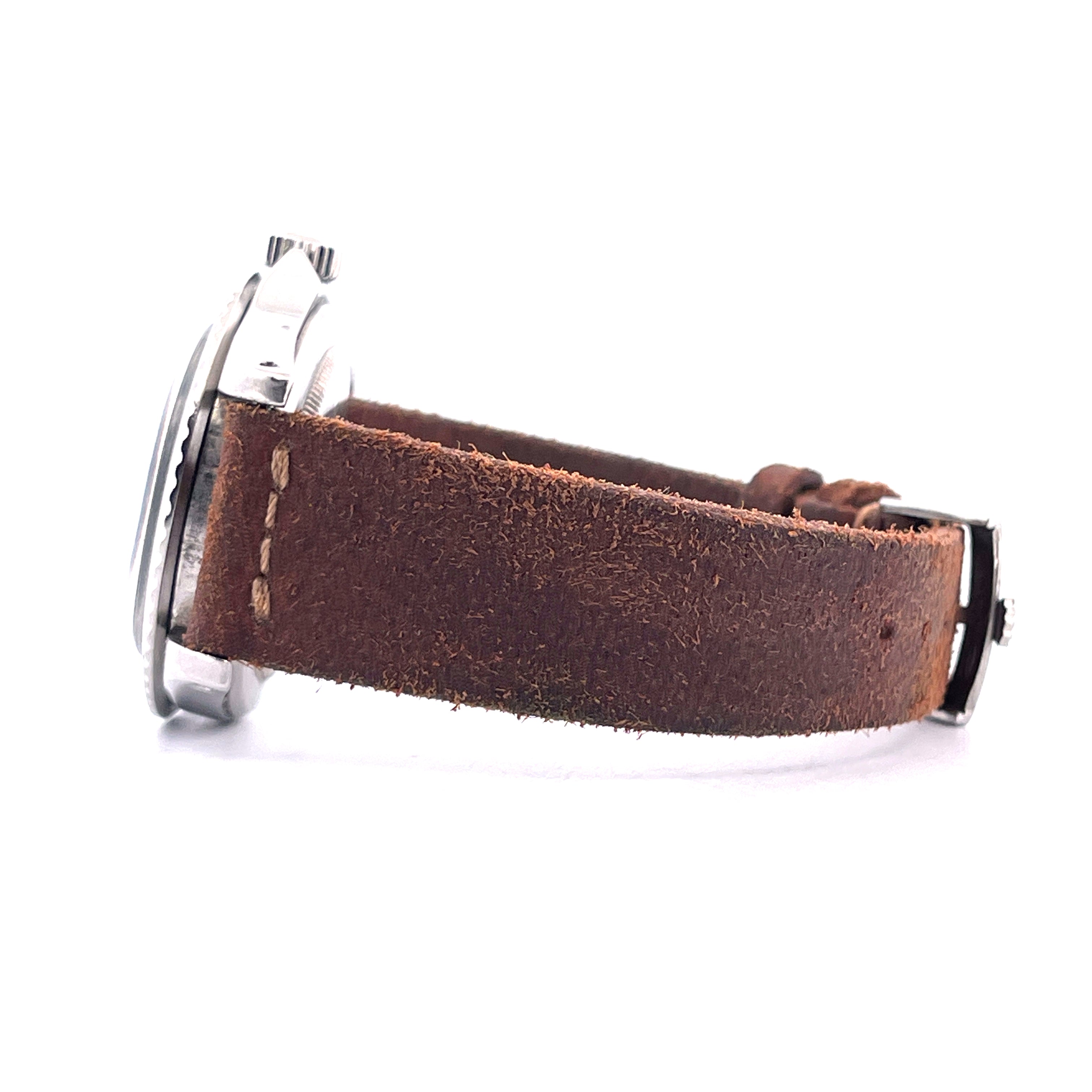 Rolex Submariner Ref. 5512 von 1963 im Seitenprofil mit braunem Lederarmband
