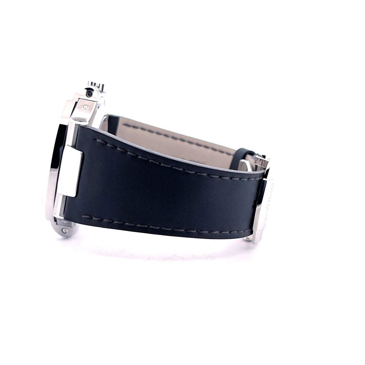 Patek Philippe Nautilus Annual Calendar 5726A-001 / premium Condition / Full Set / second Strap / Germany / 2025, Seitenansicht mit Armband, Krone und Schließe vor weißem Hintergrund