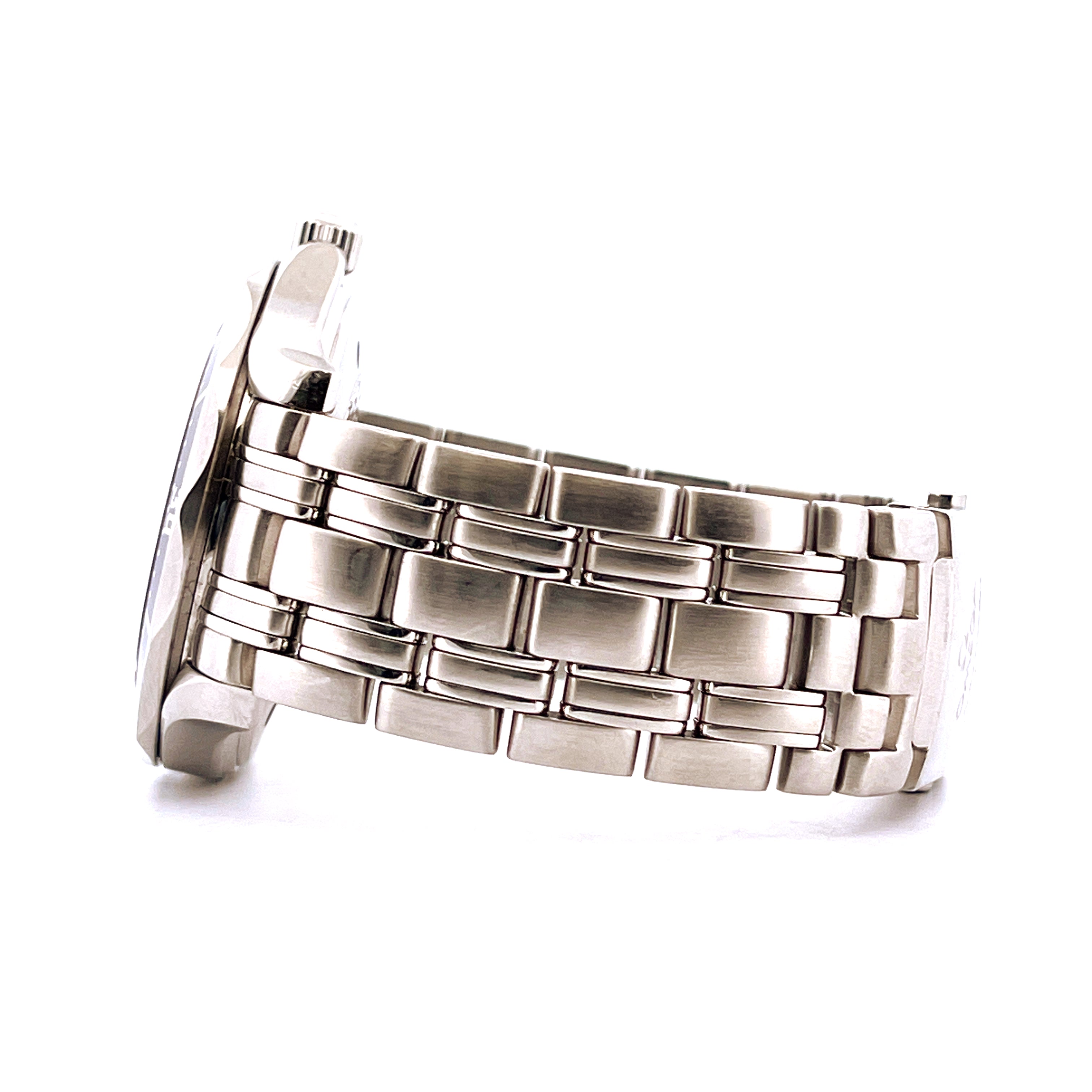 Omega Seamaster Professional 300 Edelstahlarmband von der Seite in Nahaufnahme