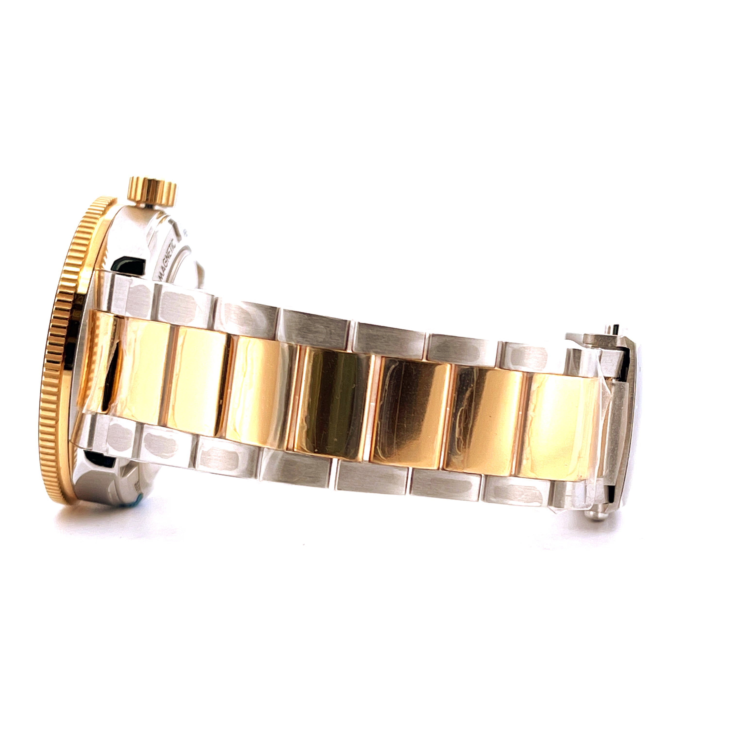 Seitenansicht einer Omega Seamaster 300 Co-axial Bicolor Uhr mit gold- und stahlfarbenem Armband