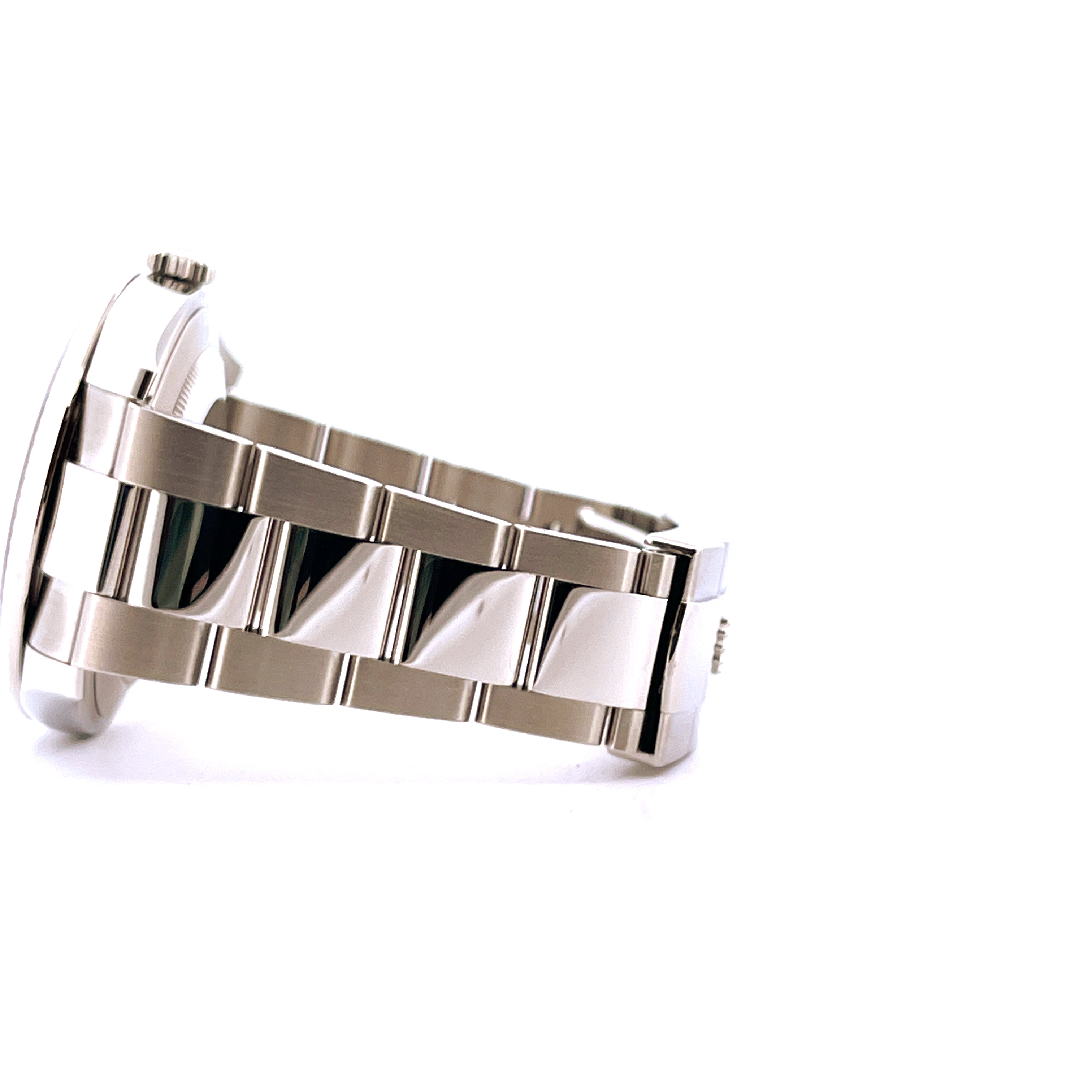 Rolex Datejust 41 126334 Seitenansicht eines stählernen Armbands auf weißem Hintergrund