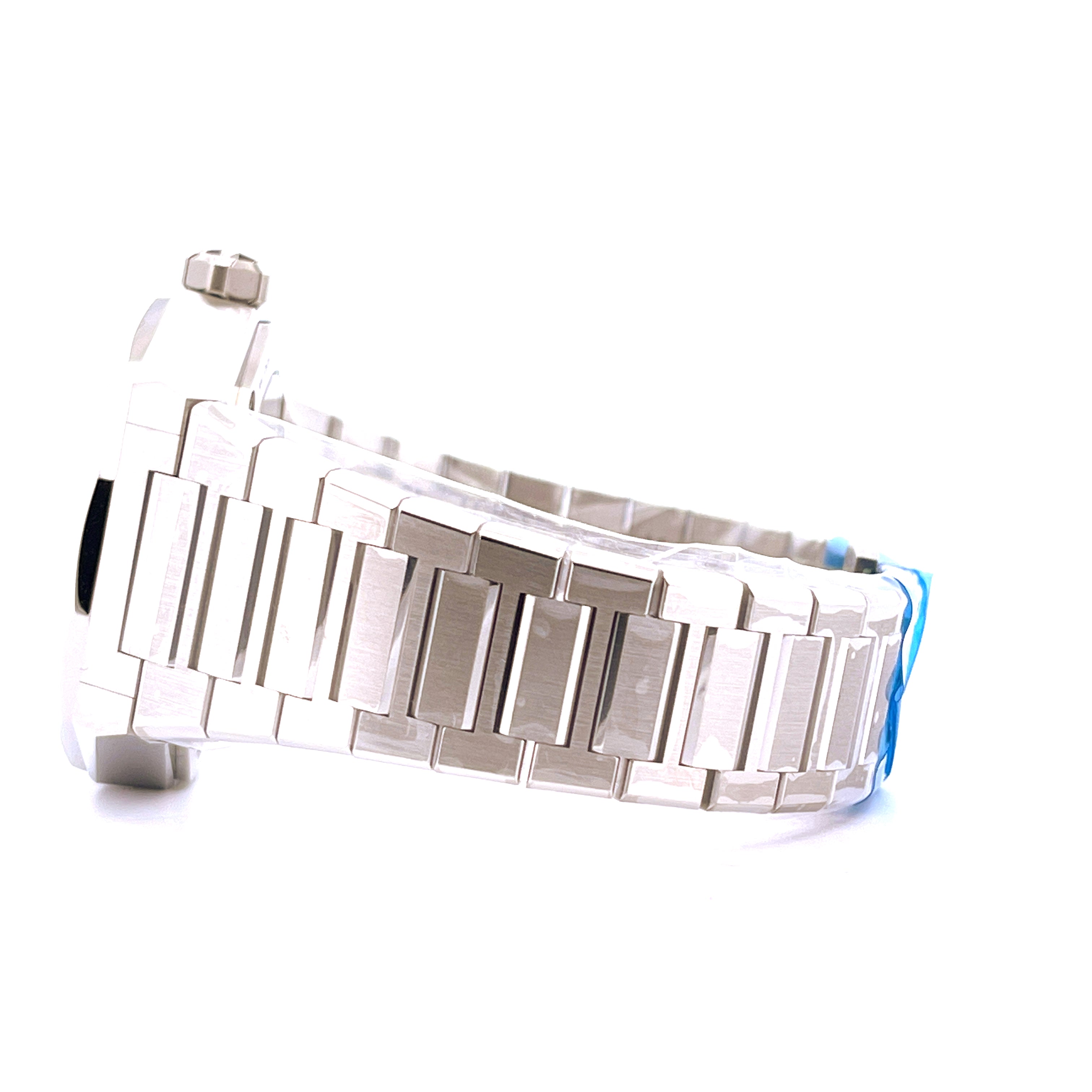 Zenith Defy Skyline Skeleton im Profil auf weißem Hintergrund, Edelstahlgehäuse und Gliederarmband