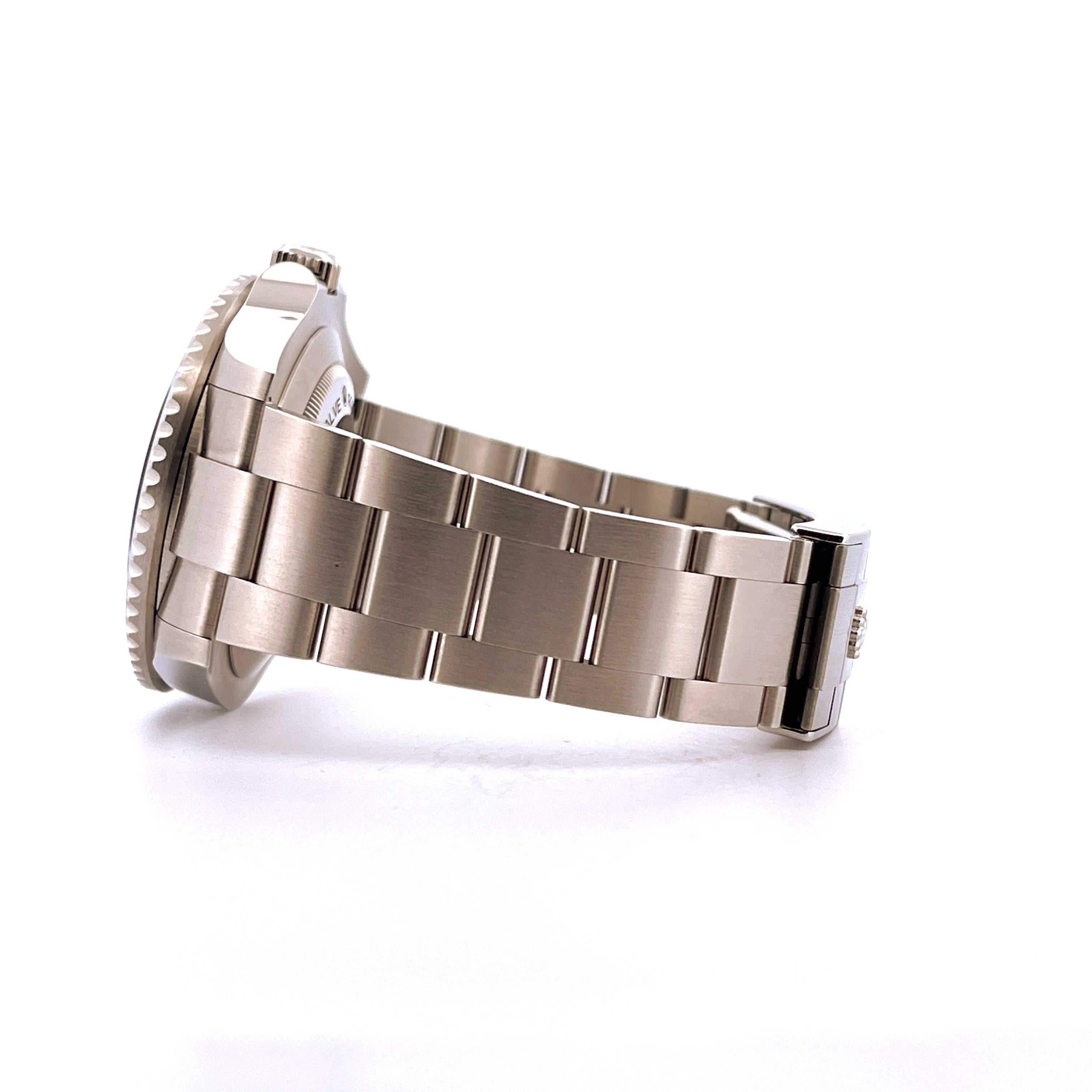 Rolex Sea-Dweller Ref. 126600 Stahl Automatik im Detail auf weißem Hintergrund