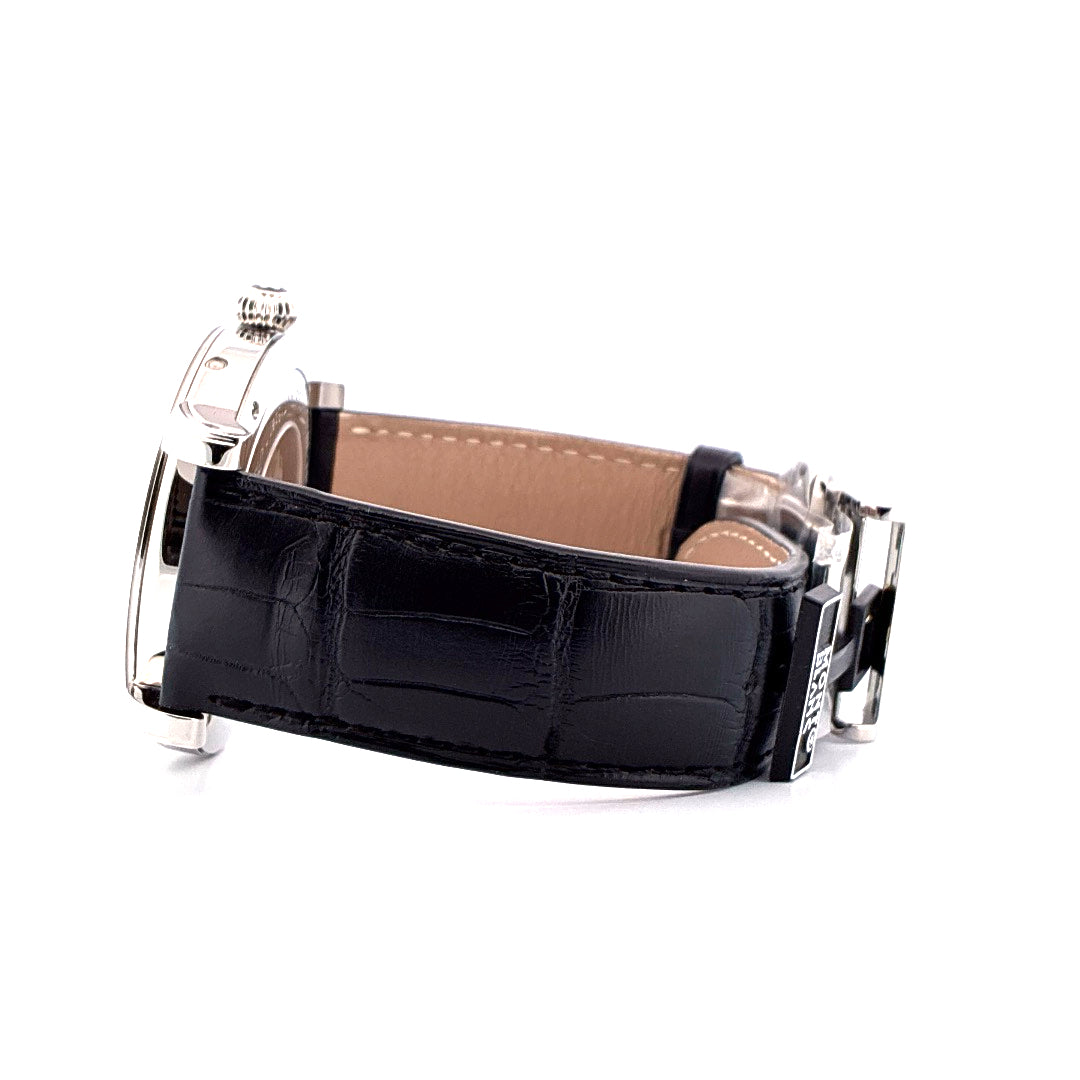 Montblanc Star Roman Quantième Complet: Seitenansicht einer Edelstahl-Uhr mit schwarzem Kroko-Lederarmband