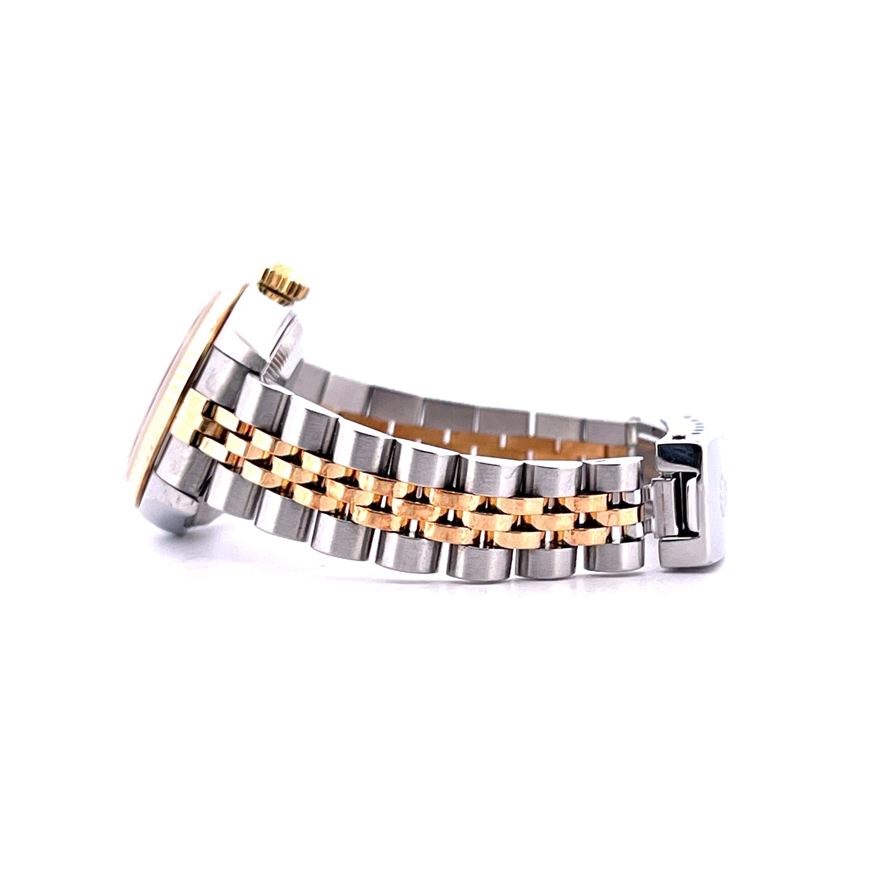 Rolex Lady-Datejust Bicolor Uhr mit einem zweifarbigen Gehäuse und Armband aus Stahl und Gold auf weißem Hintergrund