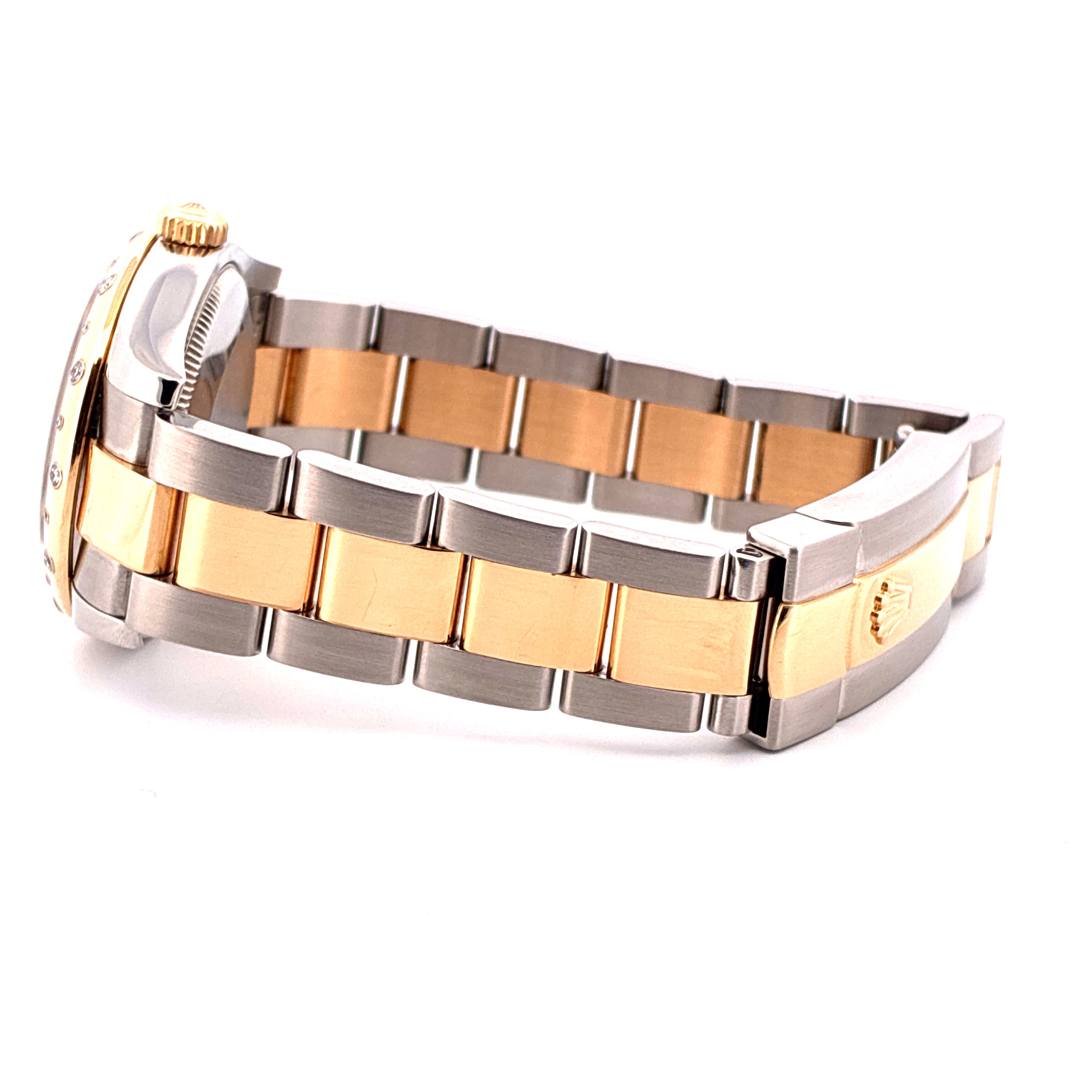 Rolex Datejust 31 aus Stahl und Gold, Seitenansicht des Armbands mit goldenen Mittelgliedern