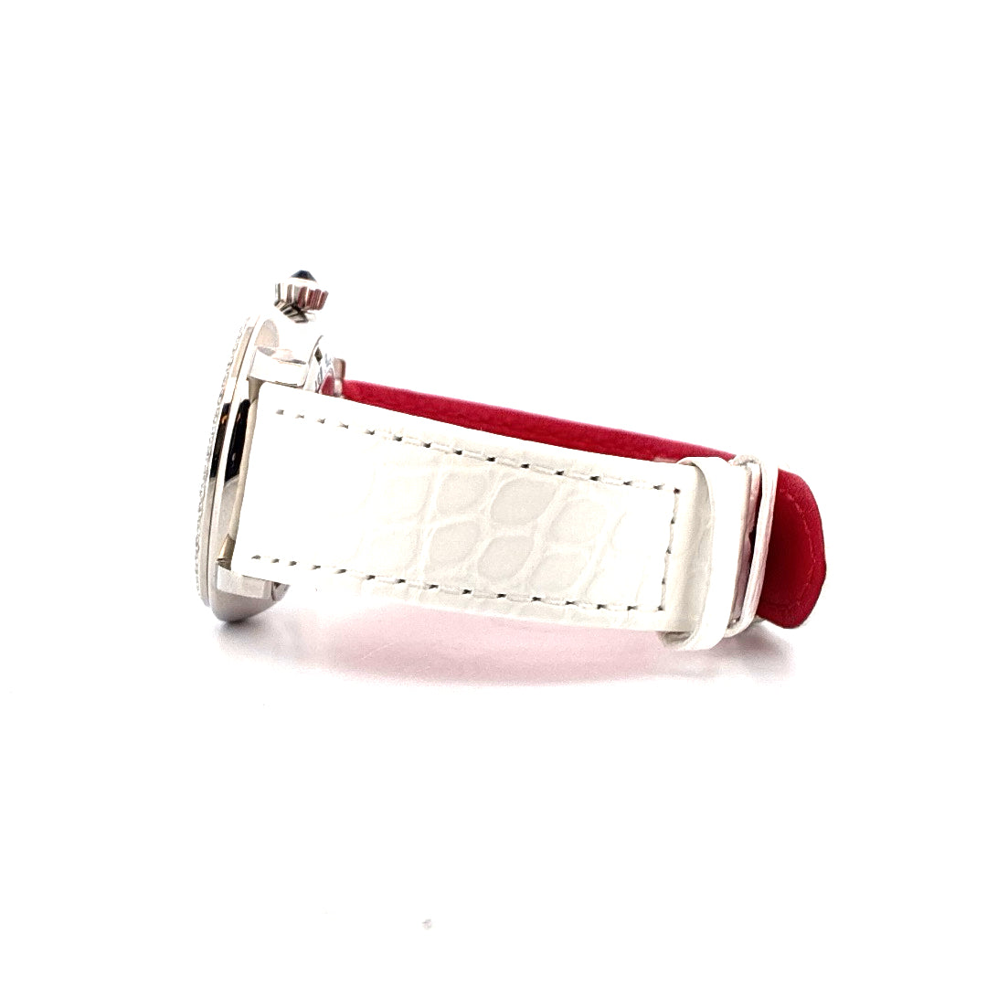 Frederique Constant Ladies Automatic Double Heart Beat 34mm Seitenansicht mit weißem Kroko-Lederarmband und rotem Futter