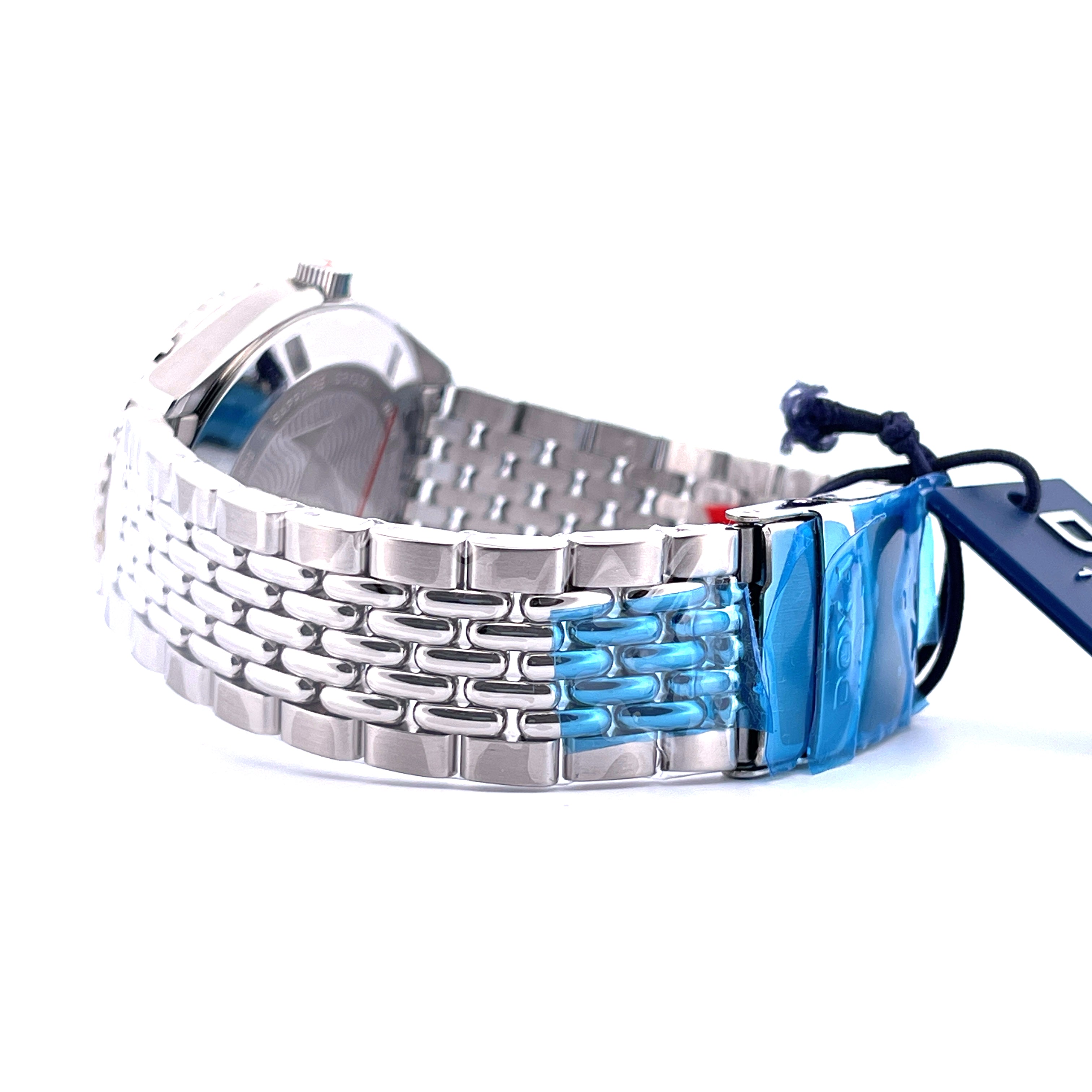 Seitenansicht einer Doxa Sub 200 Caribbean Blue mit Silikonarmband und blauem Schutz