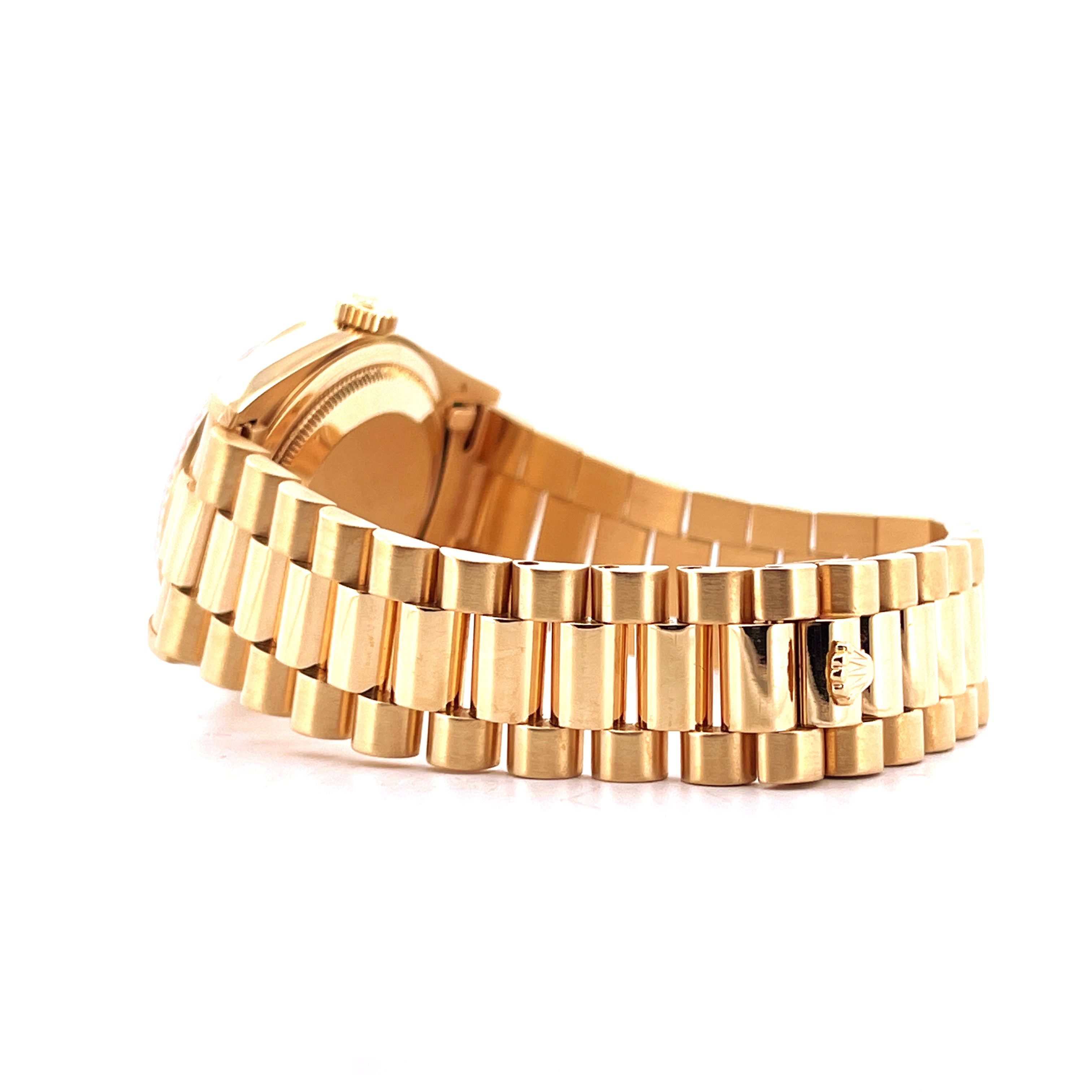 Rolex Day-Date 36mm Gelbgold Uhr mit Präsidentenarmband Seitenansicht auf weißem Hintergrund
