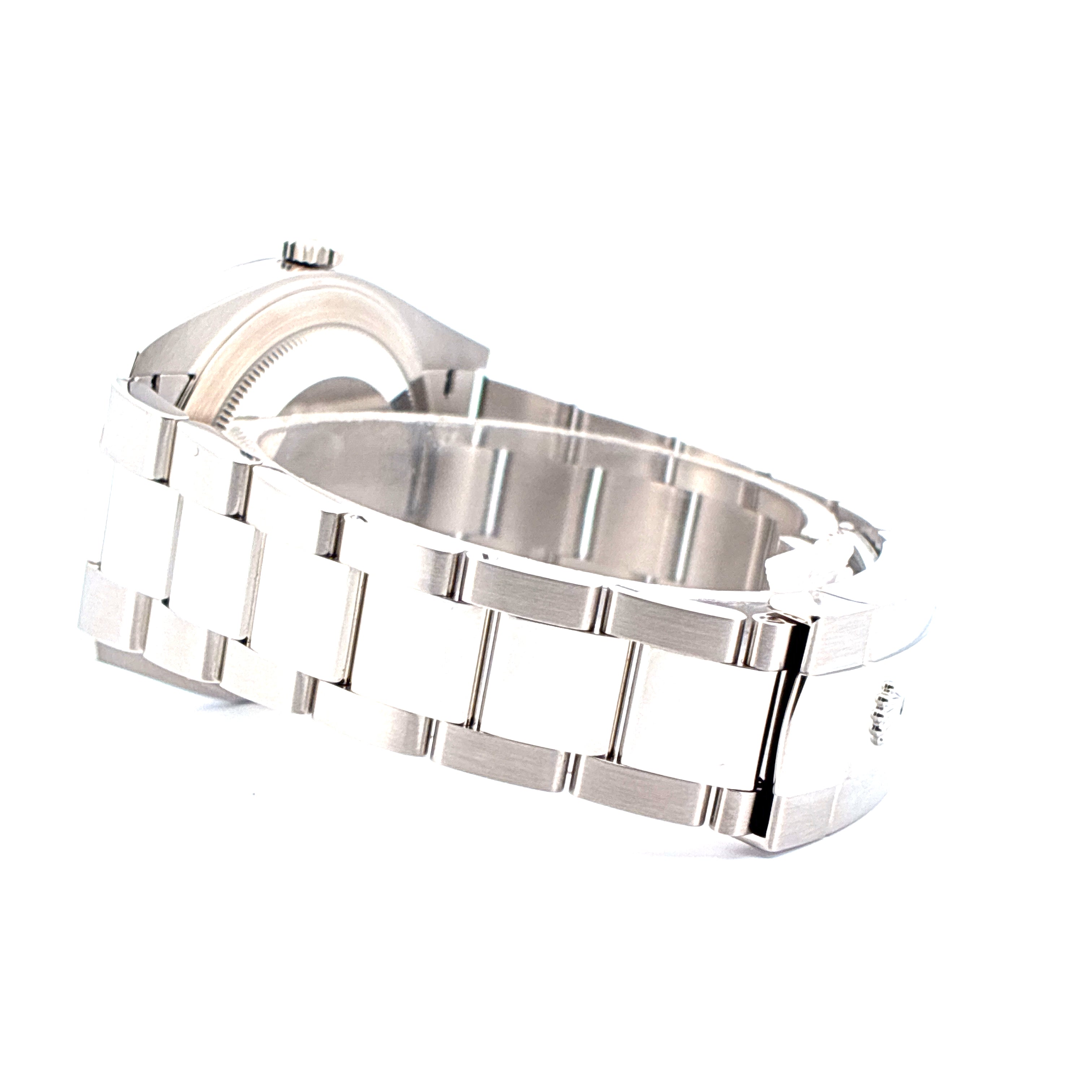 Rolex Datejust 41 Stahl, Seitenansicht, Armband und Gehäuse im Detail auf weißem Hintergrund