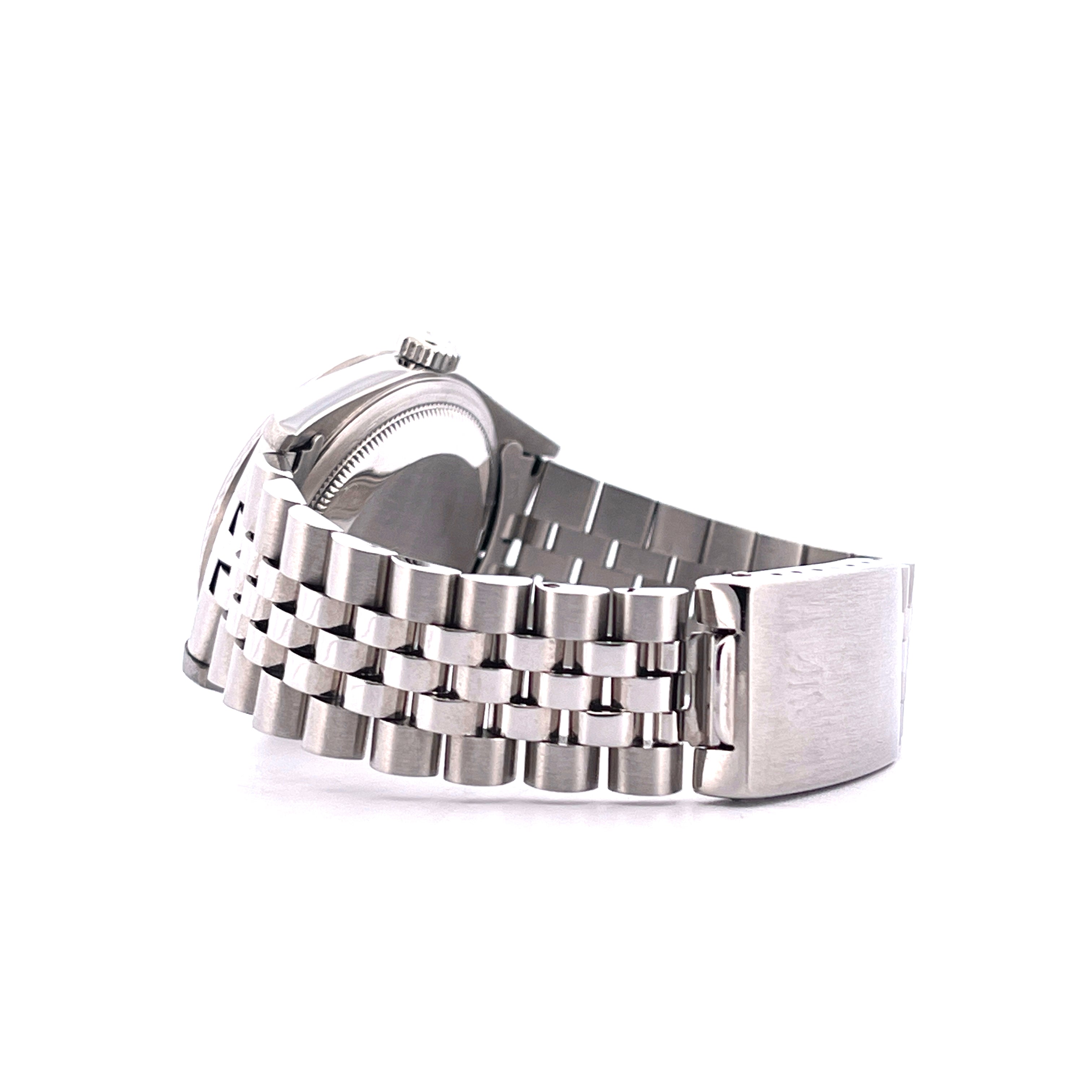 Seitenansicht der Rolex Datejust 36 mm aus Edelstahl mit Jubilé-Armband und Schließe vor weißem Hintergrund