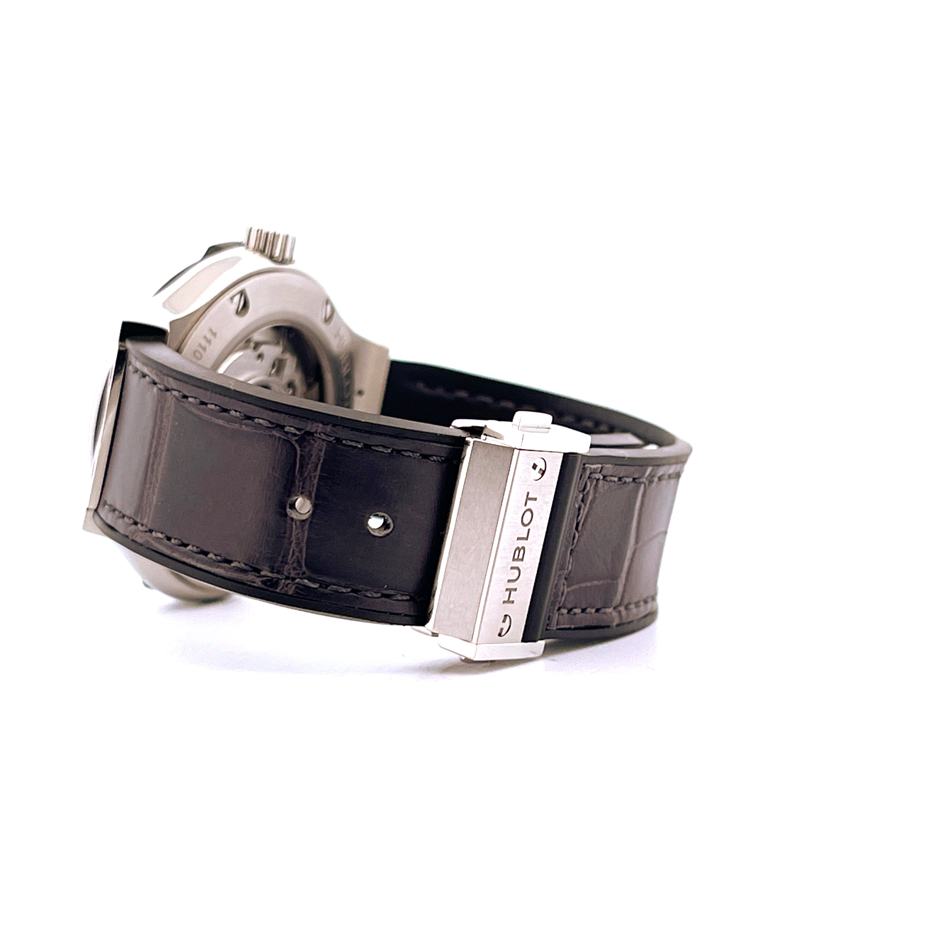 Seitenansicht einer Hublot Classic Fusion 38 mm Uhr mit grauem Lederarmband und Titanfaltschließe