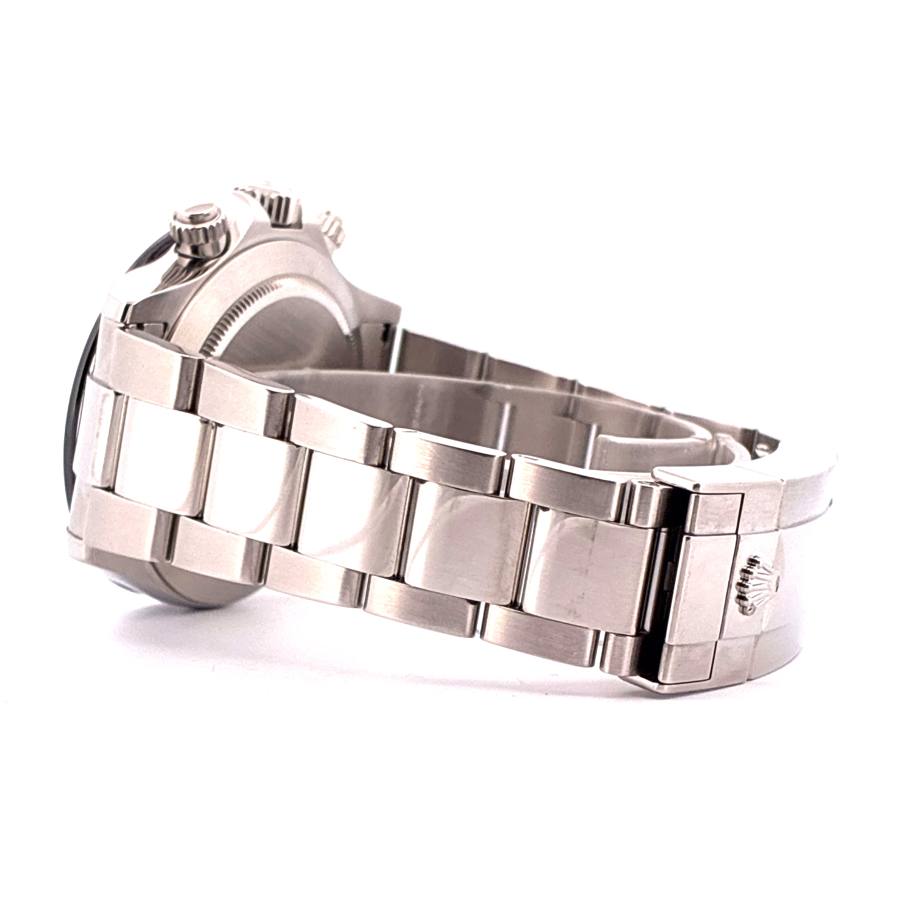 Rolex Daytona Panda Edelstahl Automatik, Seitenansicht, poliertes Metallarmband mit Schließe auf weißem Hintergrund