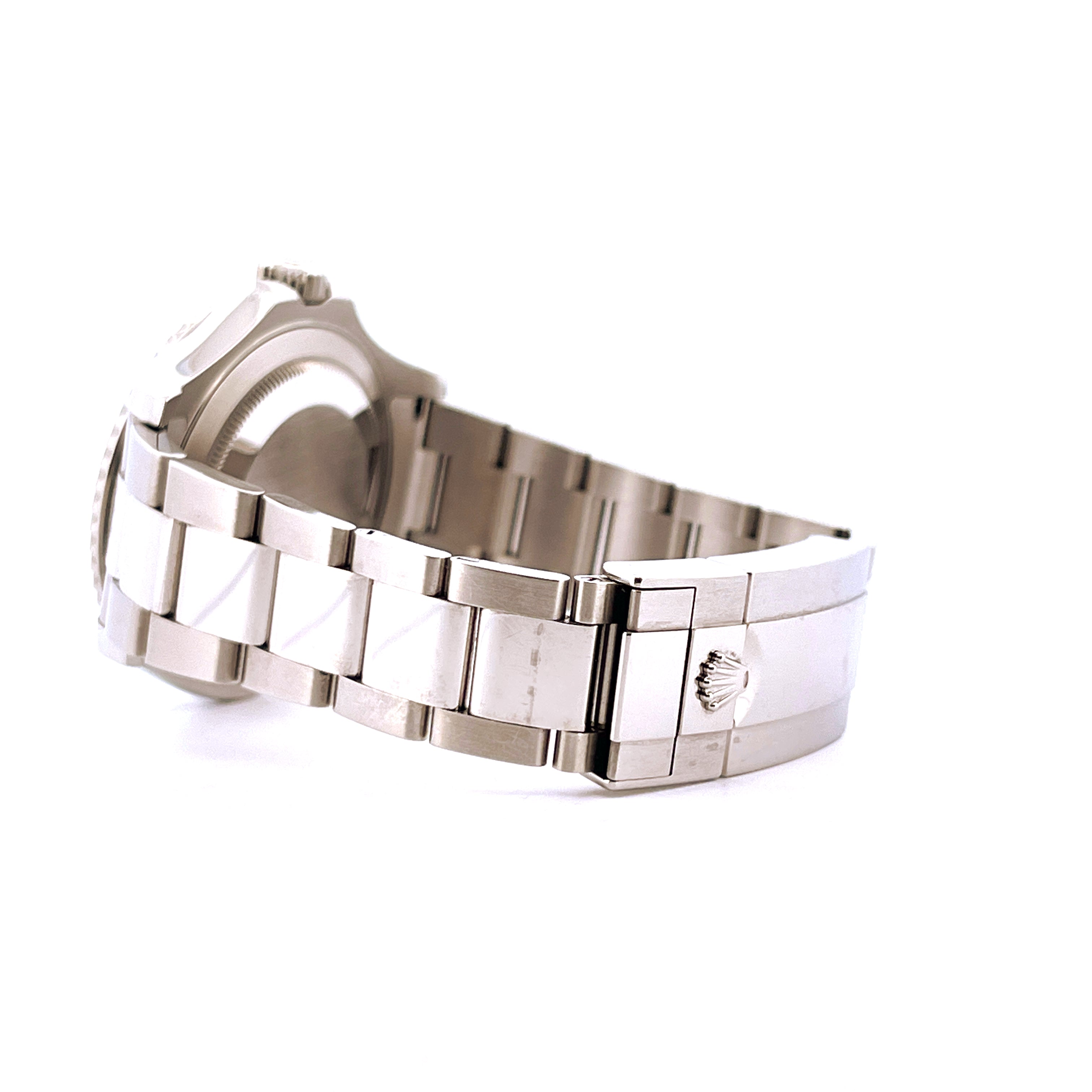 Rolex Yacht-Master 40 Blue Armband aus Edelstahl mit Schließe und Rolex Logo auf weißem Hintergrund