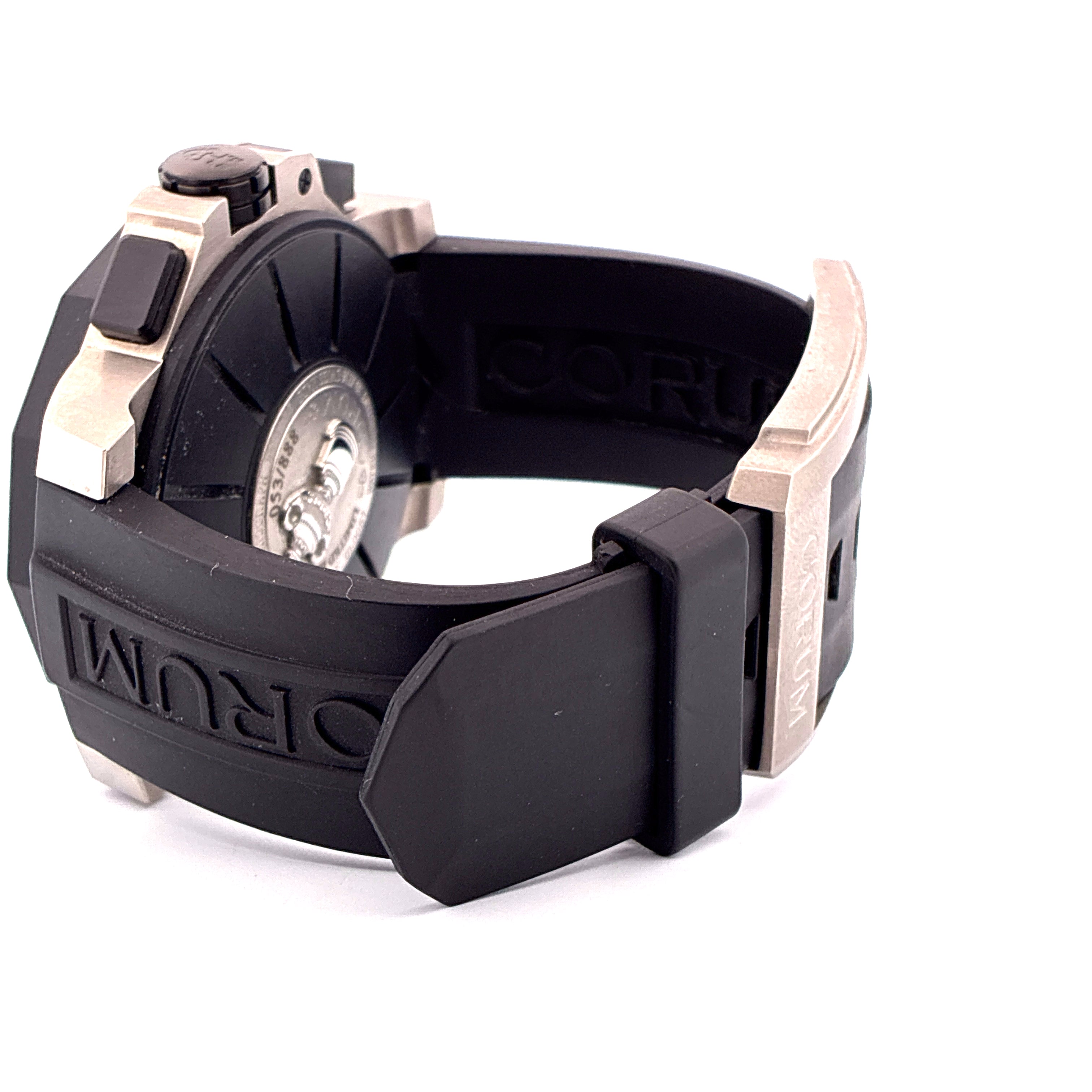 Corum Admiral's Cup Seafender 50 Chrono LHS aus Titan mit schwarzem Kautschukband