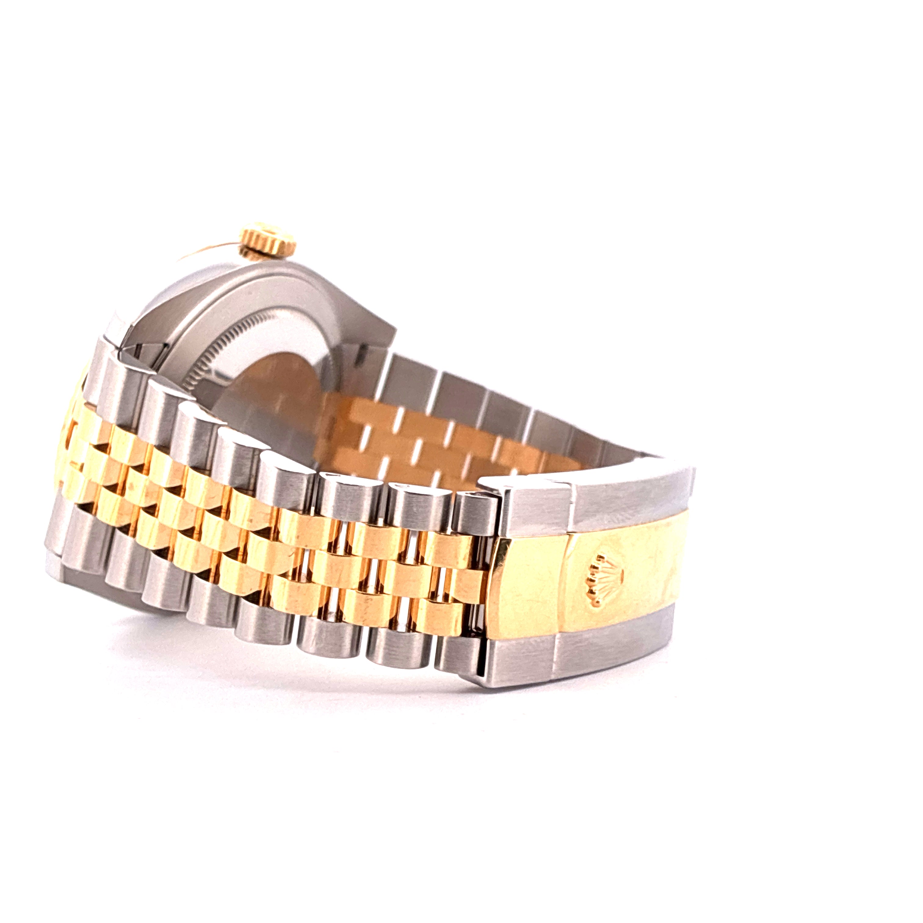 Rolex Datejust 41 Bicolor Armband in Gold und Stahl, Seitenansicht auf weißem Hintergrund