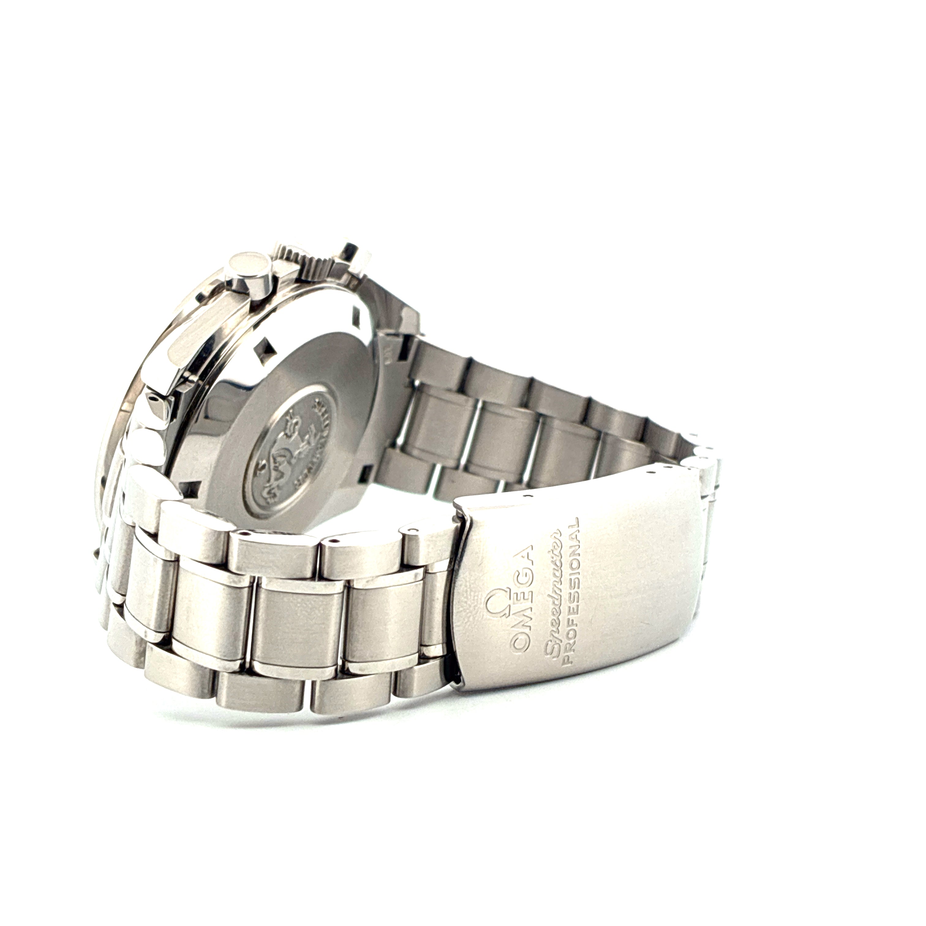 Omega Speedmaster Professional Gehäuse Stahl mit Metallarmband und Schließe auf weißem Hintergrund