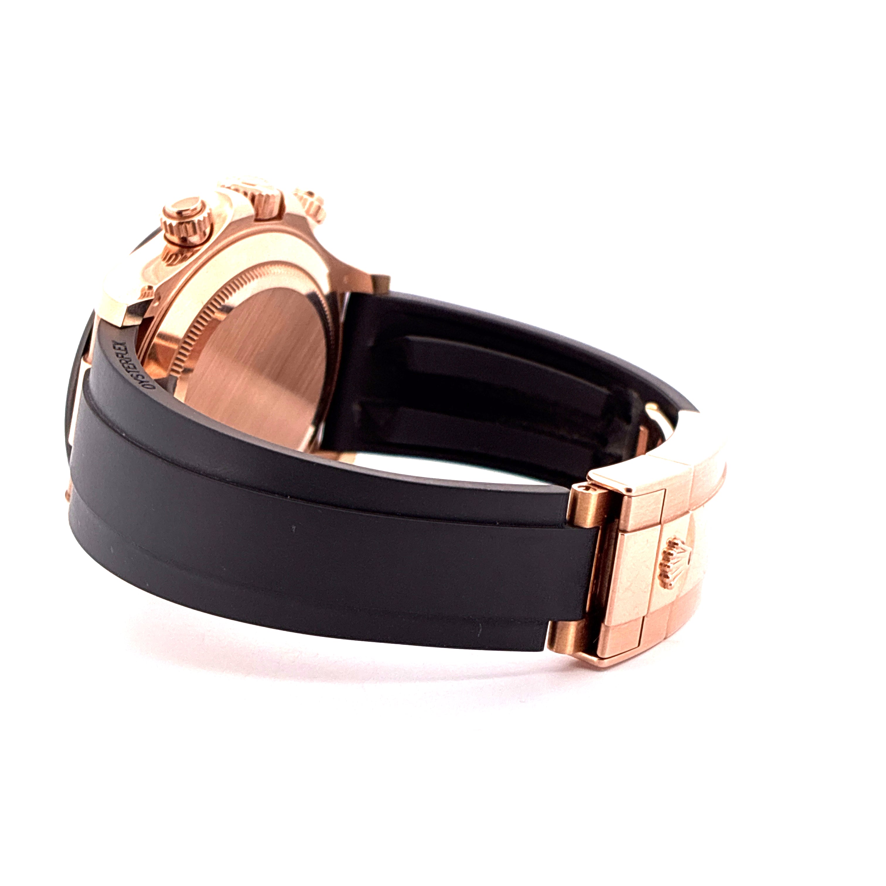 Rolex Daytona Roségold mit schwarzem Oysterflex-Armband und roséfarbener Schließe von der Seite gesehen