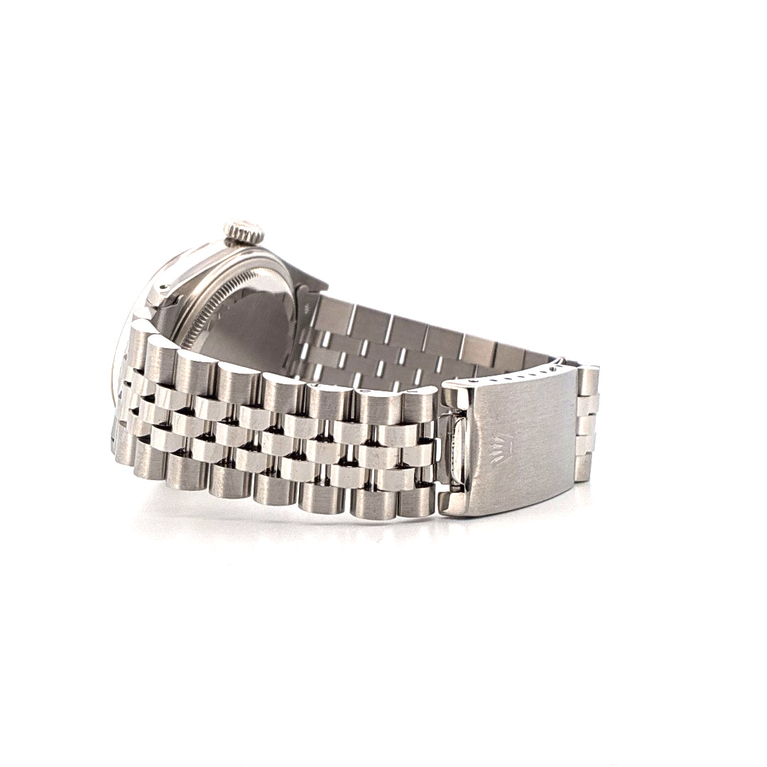 Rolex Datejust 36 Stahl gebraucht mit charakteristischem Jubilée-Armband und Schliesse aus Stahl auf weissem Hintergrund