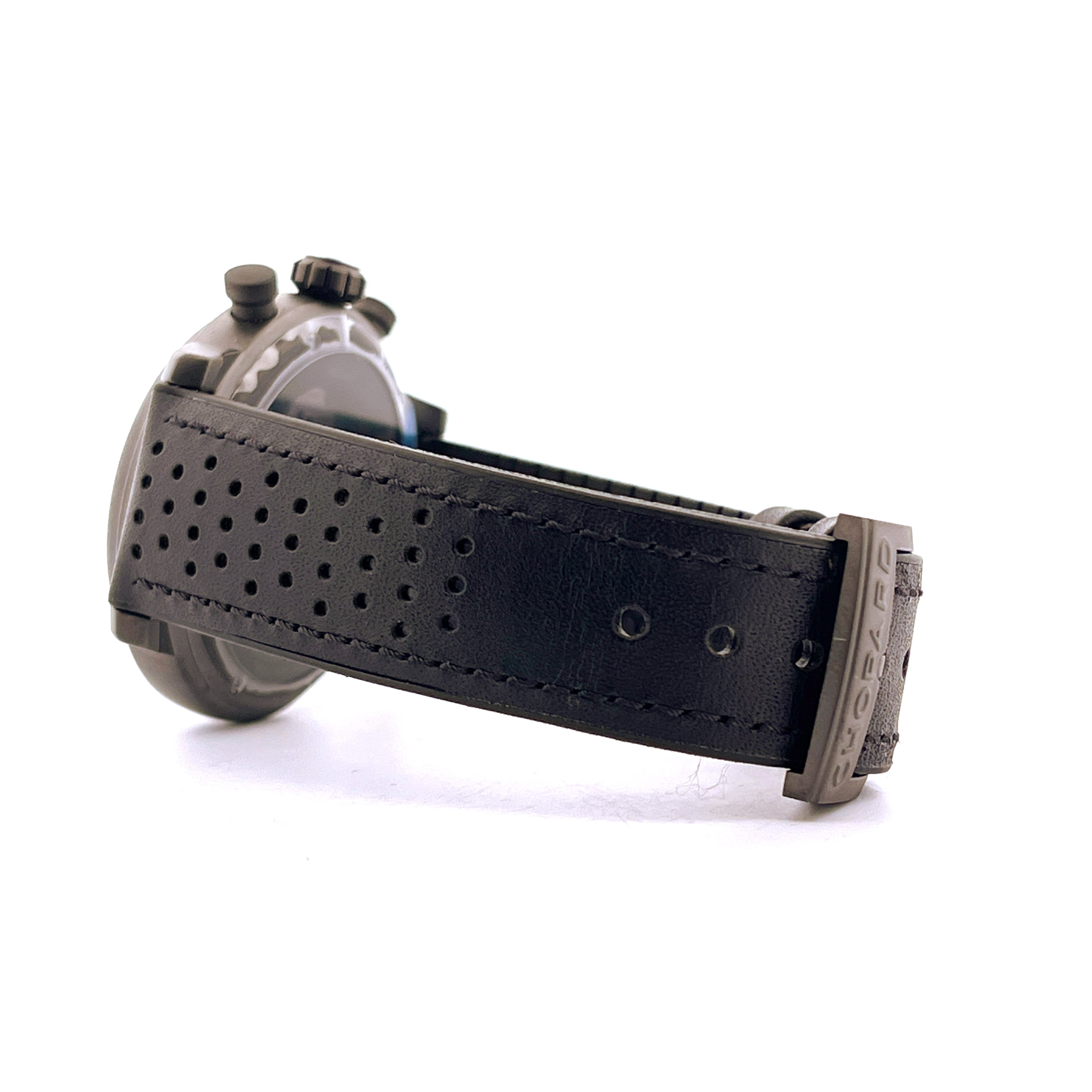 Chopard Mille Miglia Race Edition 1 of 1000 im Detail, schwarzes perforiertes Lederband mit Dornschließe