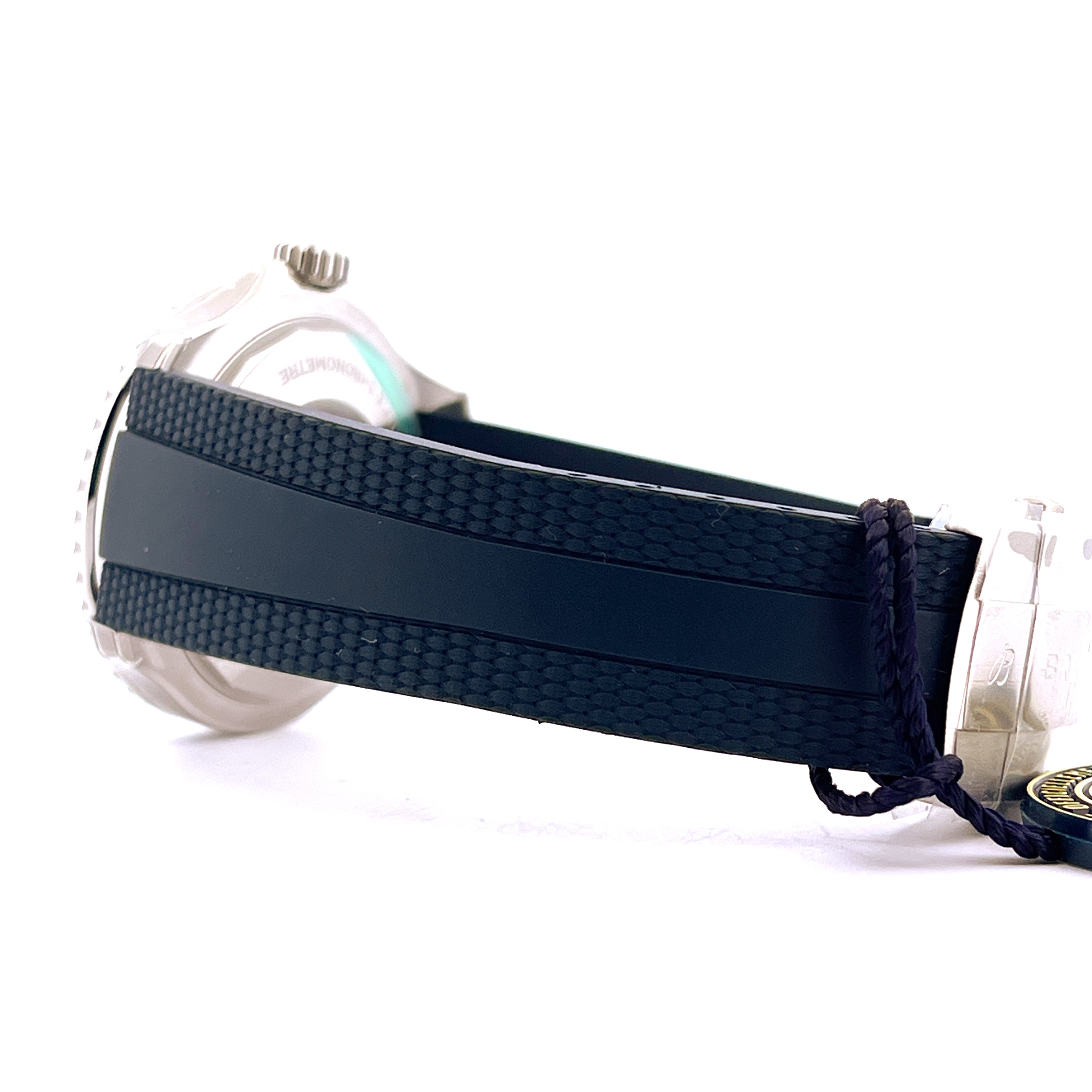 Breitling Superocean Automatic 42 Sylt Edition im Seitenprofil mit schwarzem Kautschukband