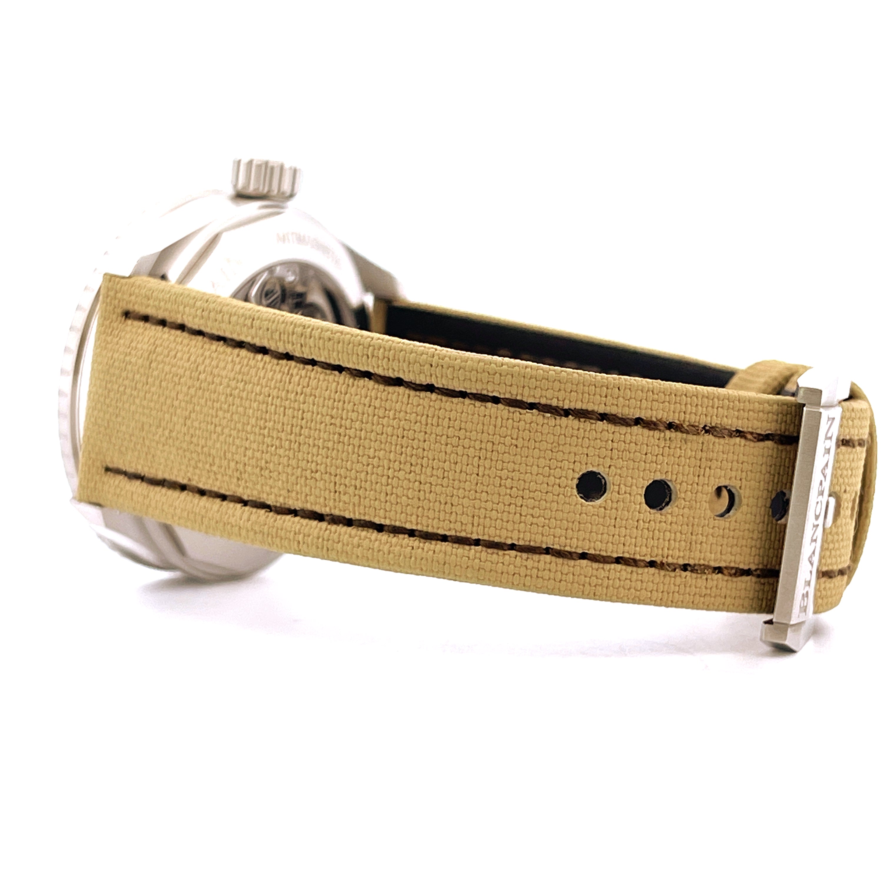 Seitenansicht des Blancpain Fifty Fathoms Bathyscaphe Automatik-Uhrwerks mit Khaki-Canvas-Armband und Stahlschieße