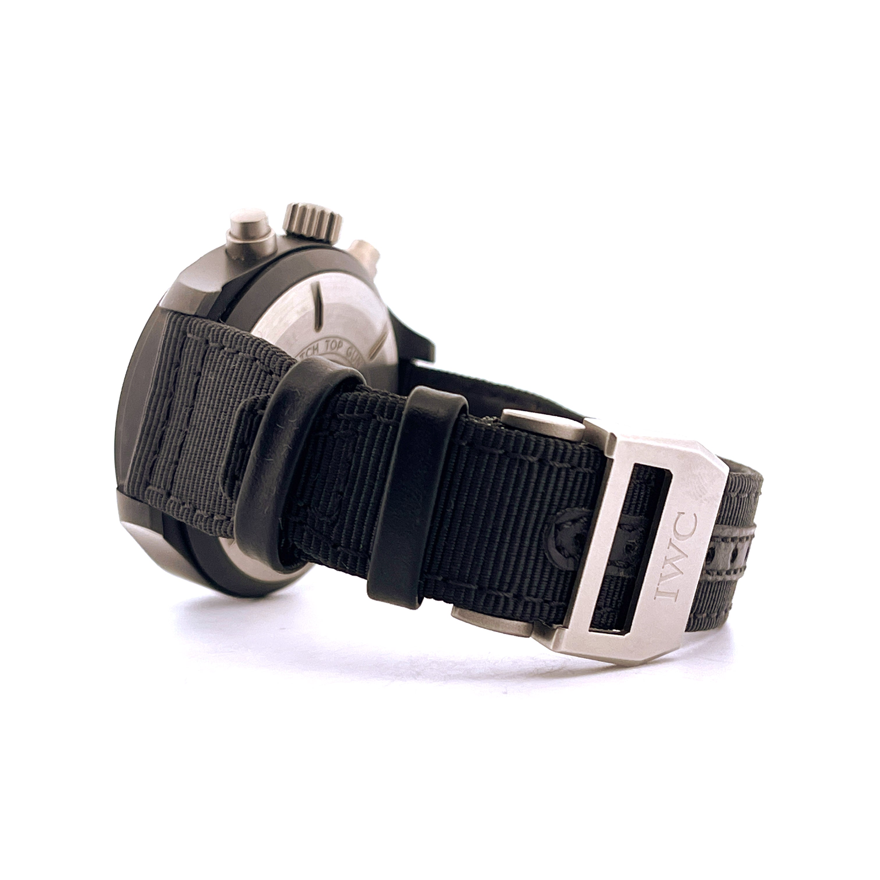Seitenansicht einer IWC Pilot Chronograph Keramik Uhr mit schwarzem Textilarmband und silberner Schließe