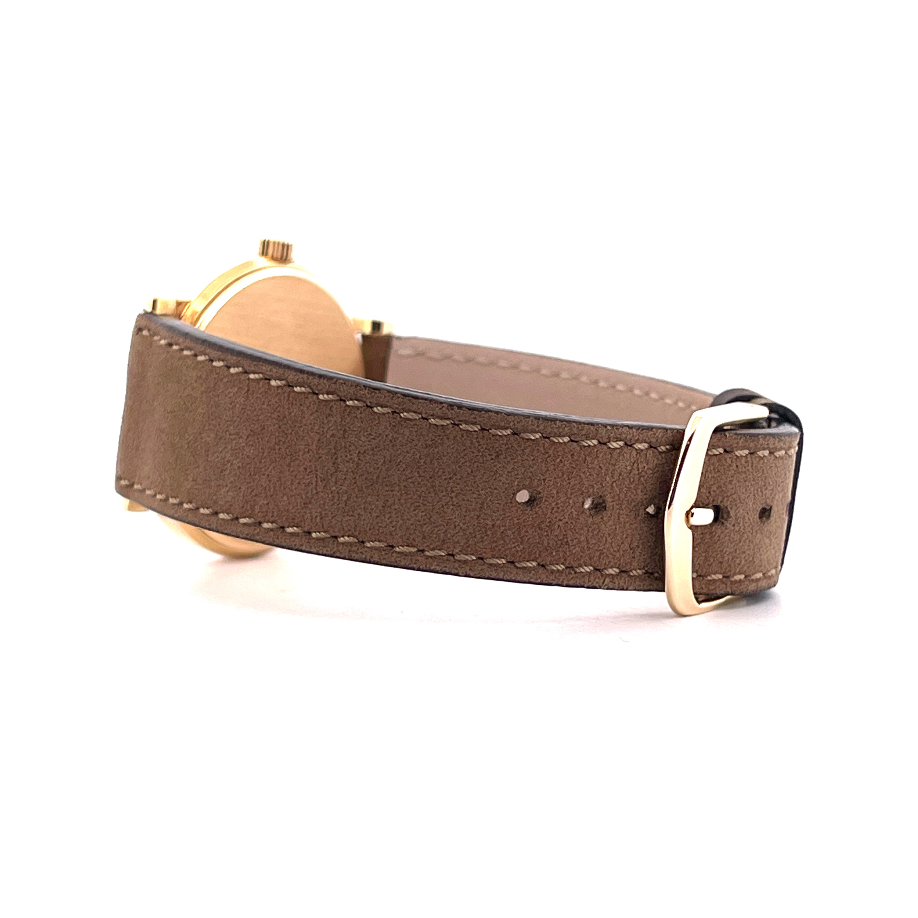 Patek Philippe Calatrava 3802 aus Gelbgold Seitenansicht mit braunem Lederarmband und goldener Schließe