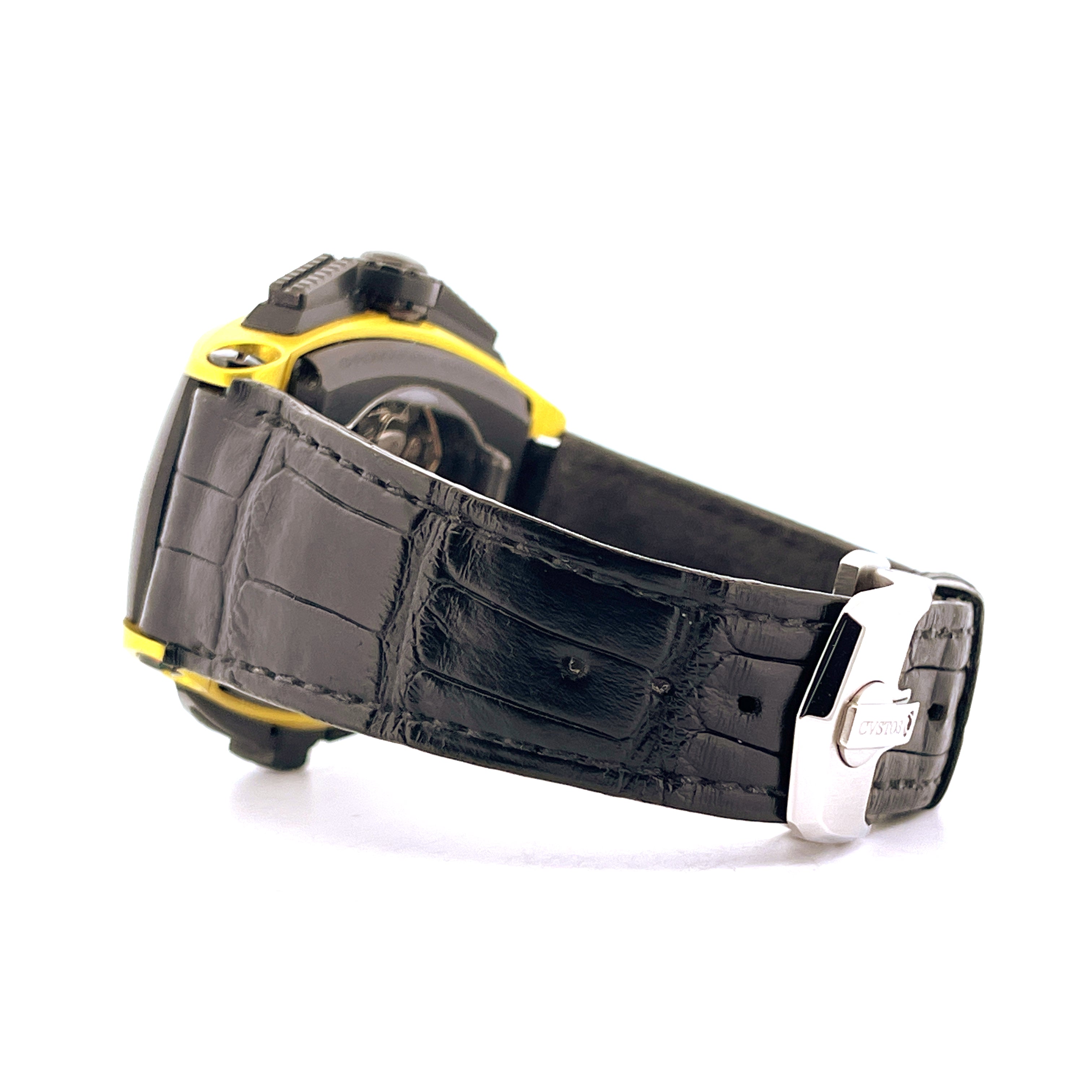 Seitenansicht einer Cvstos Challenge Pilot Uhr mit schwarzem Krokodillederarmband und Titanschließe