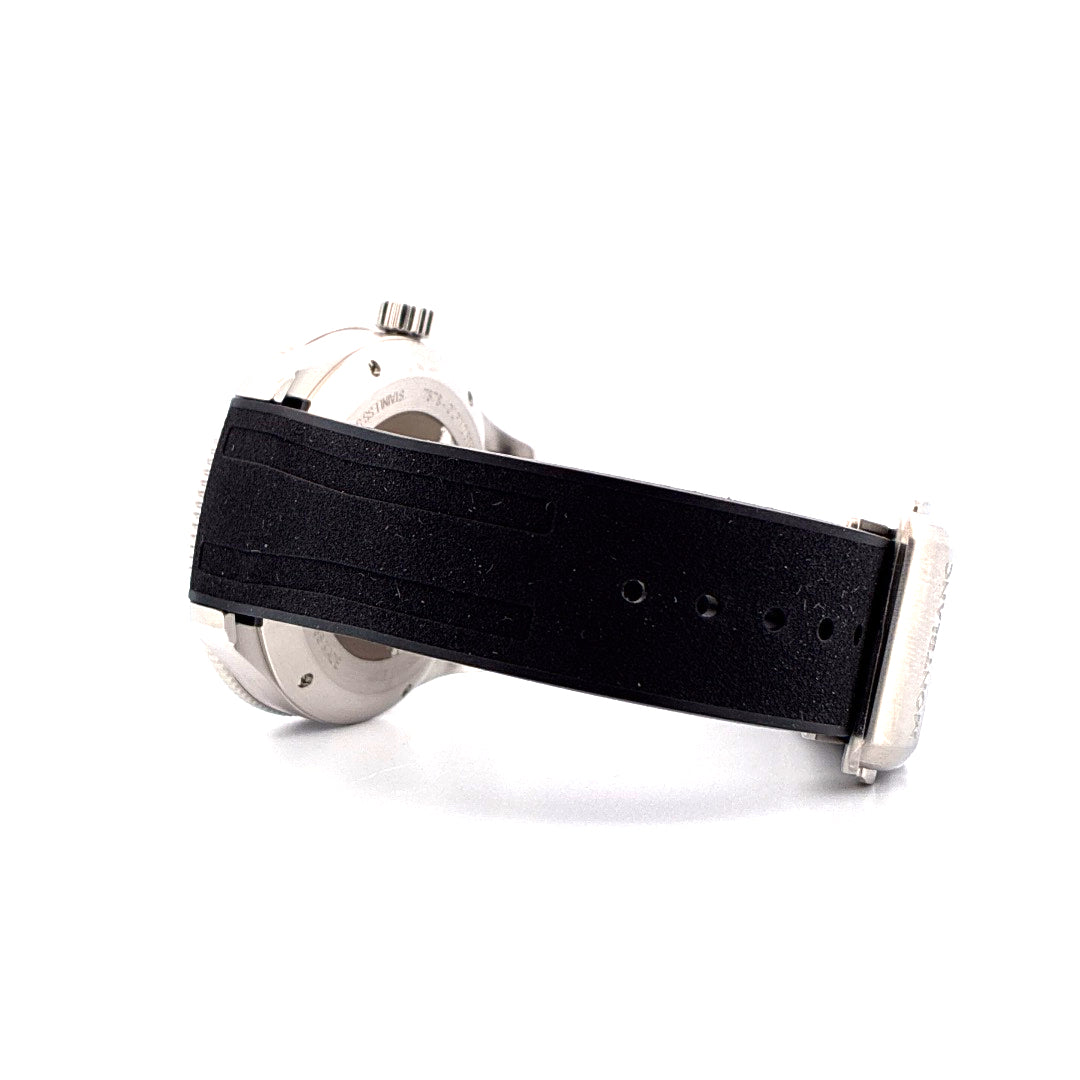 Montblanc 1858 Iced Sea Automatik: Stahlgehäuse mit schwarzem Kautschukband, Seitenansicht