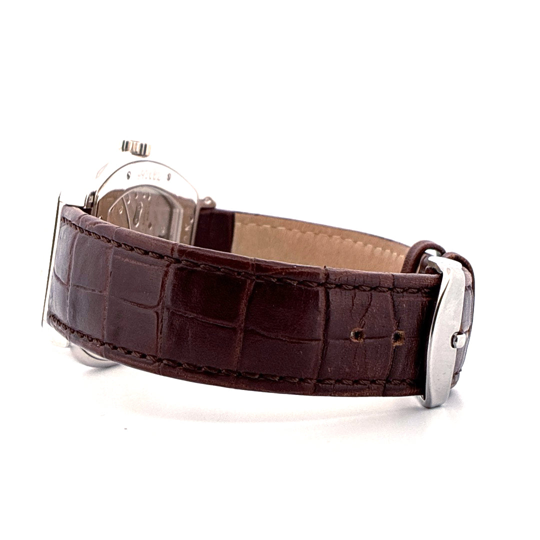 Chopard L.U.C Tonneau Limited Weißgold, Detailansicht des braunen Kroko-Lederarmbands mit Schließe