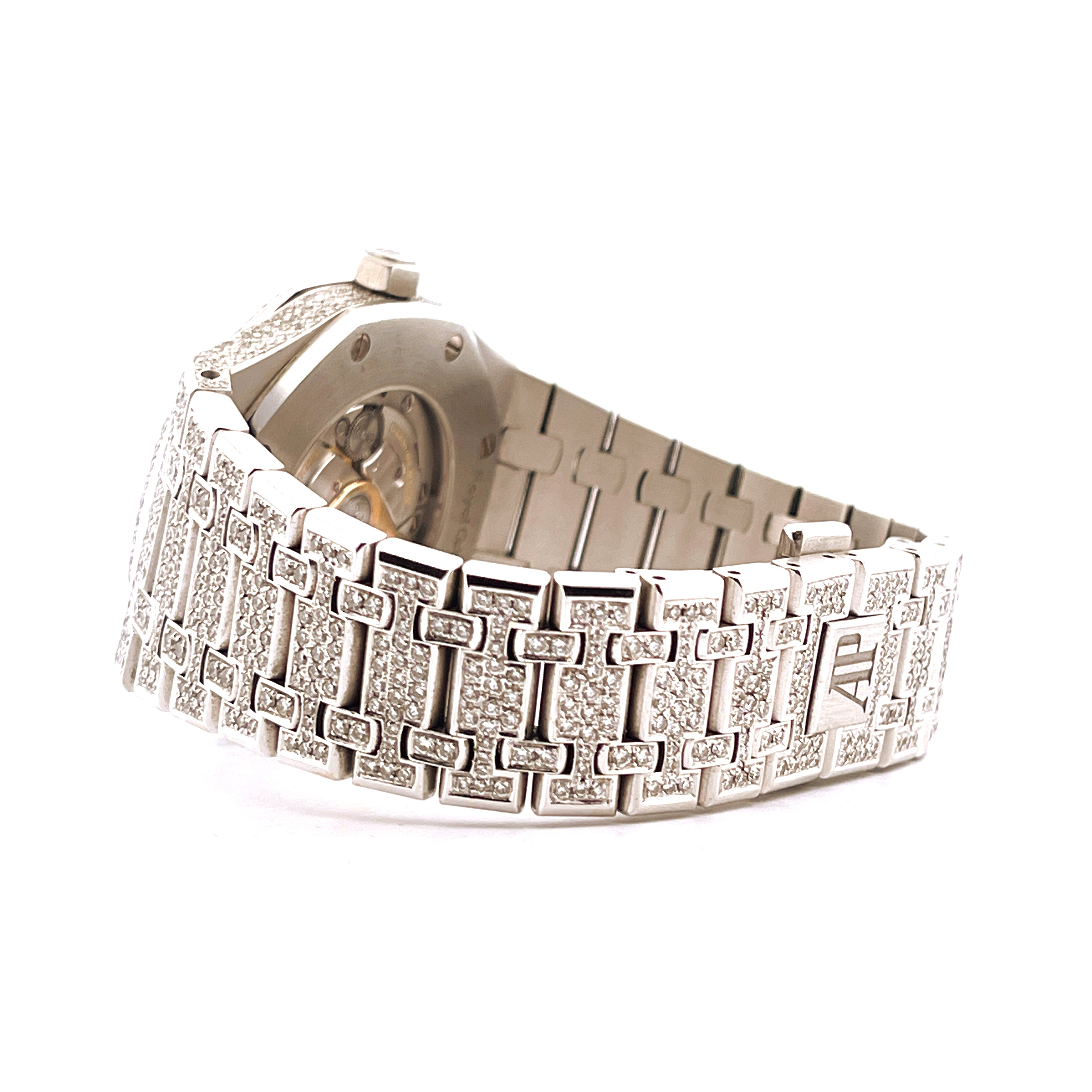 Audemars Piguet Royal Oak 15400ST Iced out Seitenansicht auf weißem Hintergrund mit Diamanten besetzt