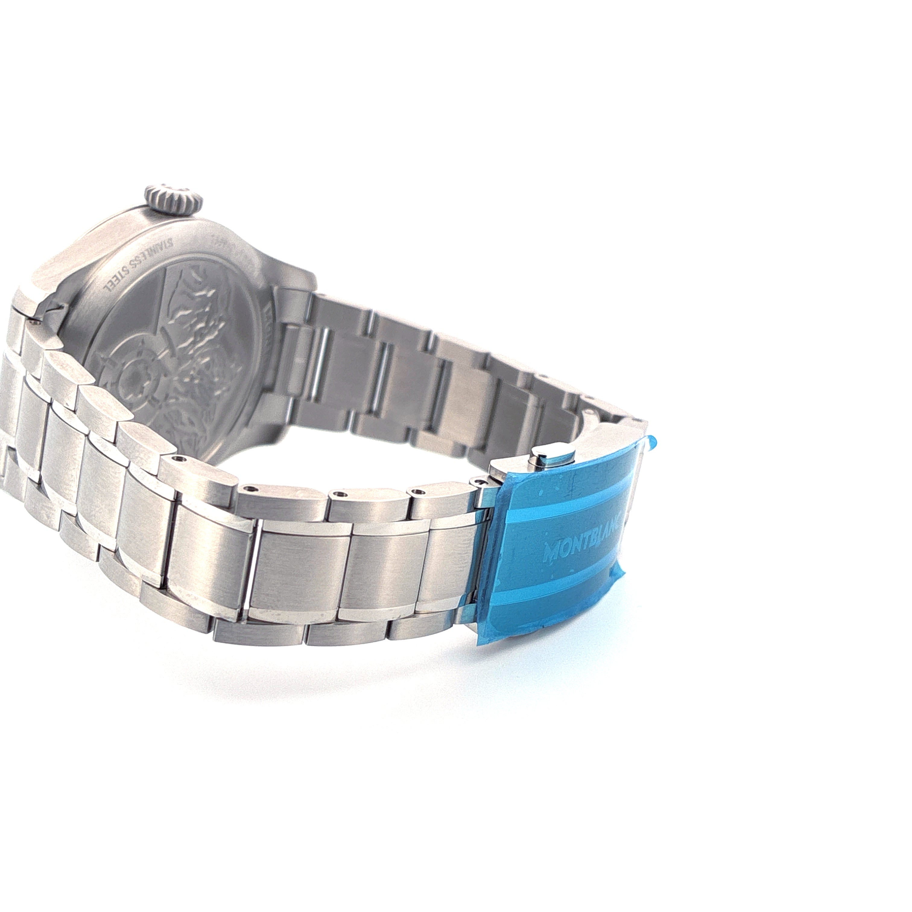 Seitenansicht einer Montblanc 1858 Automatic Date 0 Oxygen 41mm Edelstahl-Uhr mit blauem Schutzfolien-Verschluss