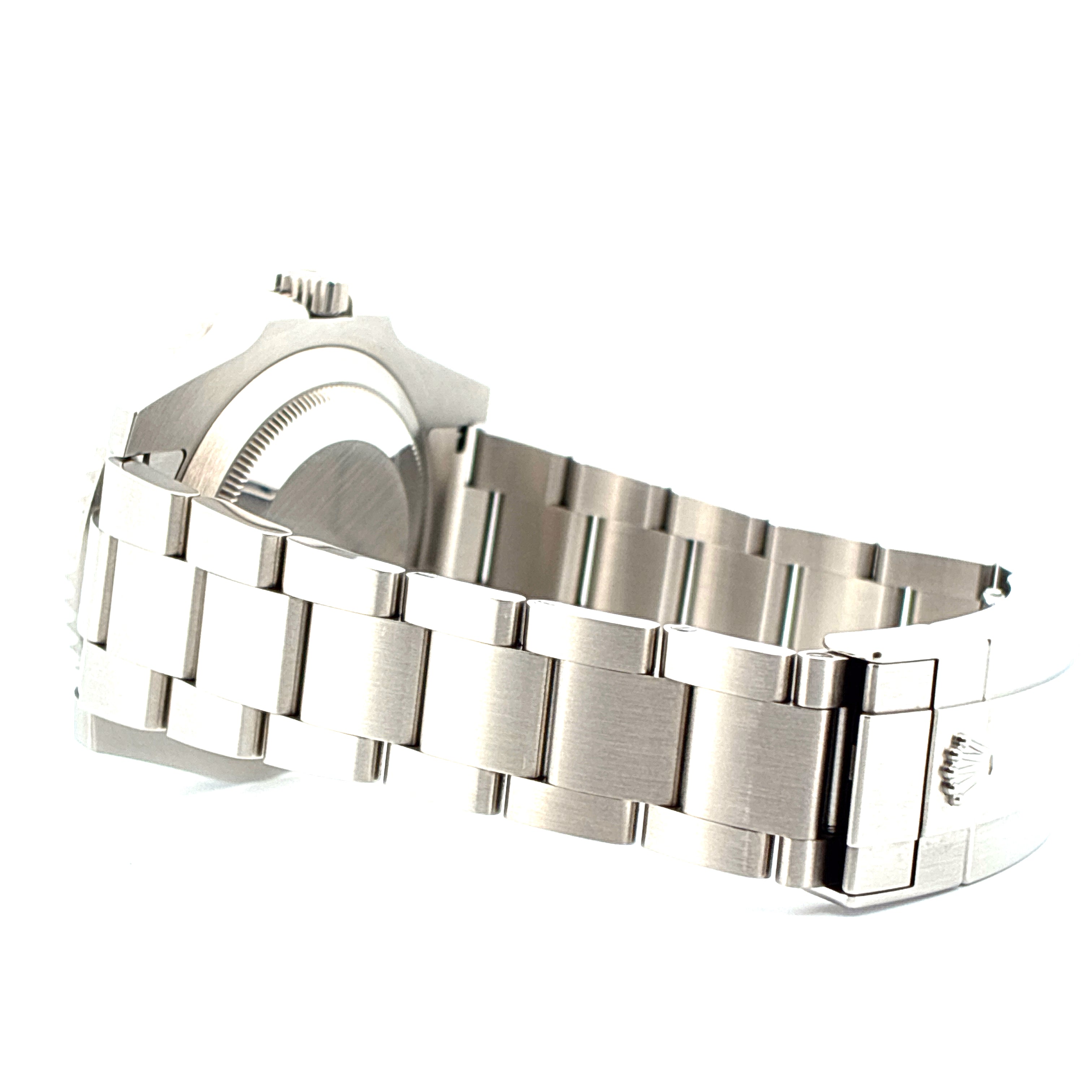 Rolex Submariner Hulk im Detail: Seitenansicht des Stahlarmbands und der Schließe