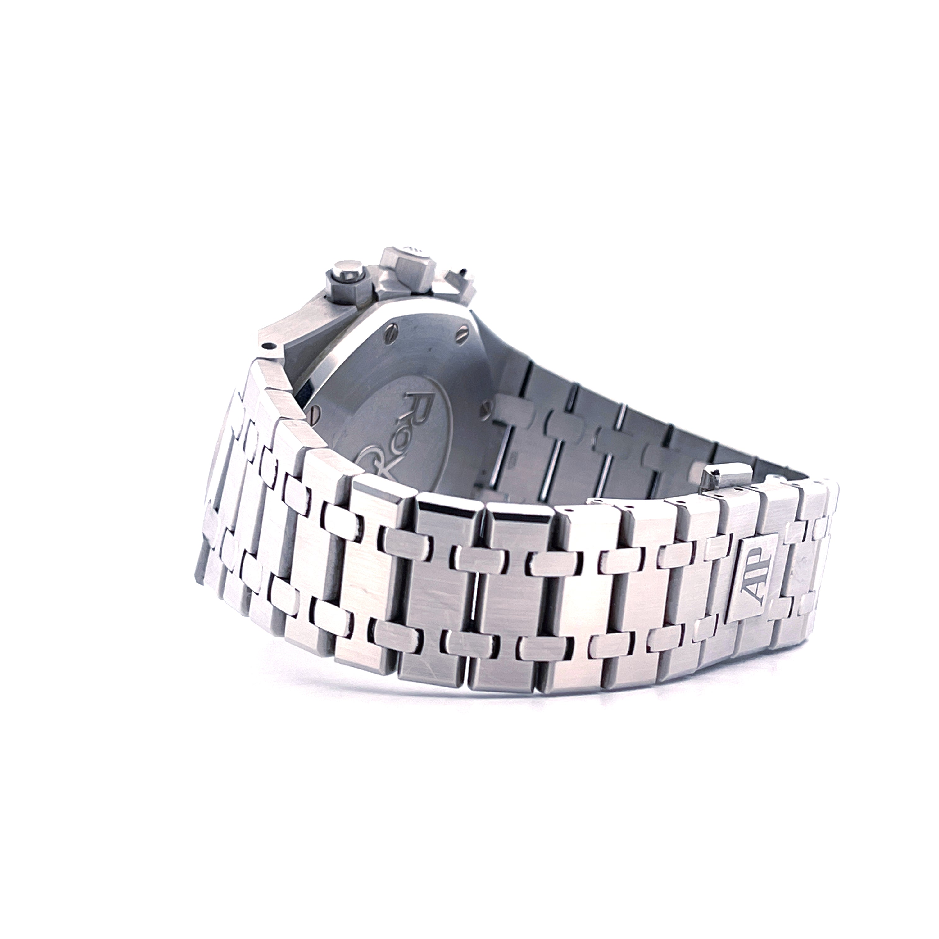 Audemars Piguet Royal Oak Chronograph aus Edelstahl, seitliche Ansicht mit massivem Armband und deutlichem AP-Schriftzug