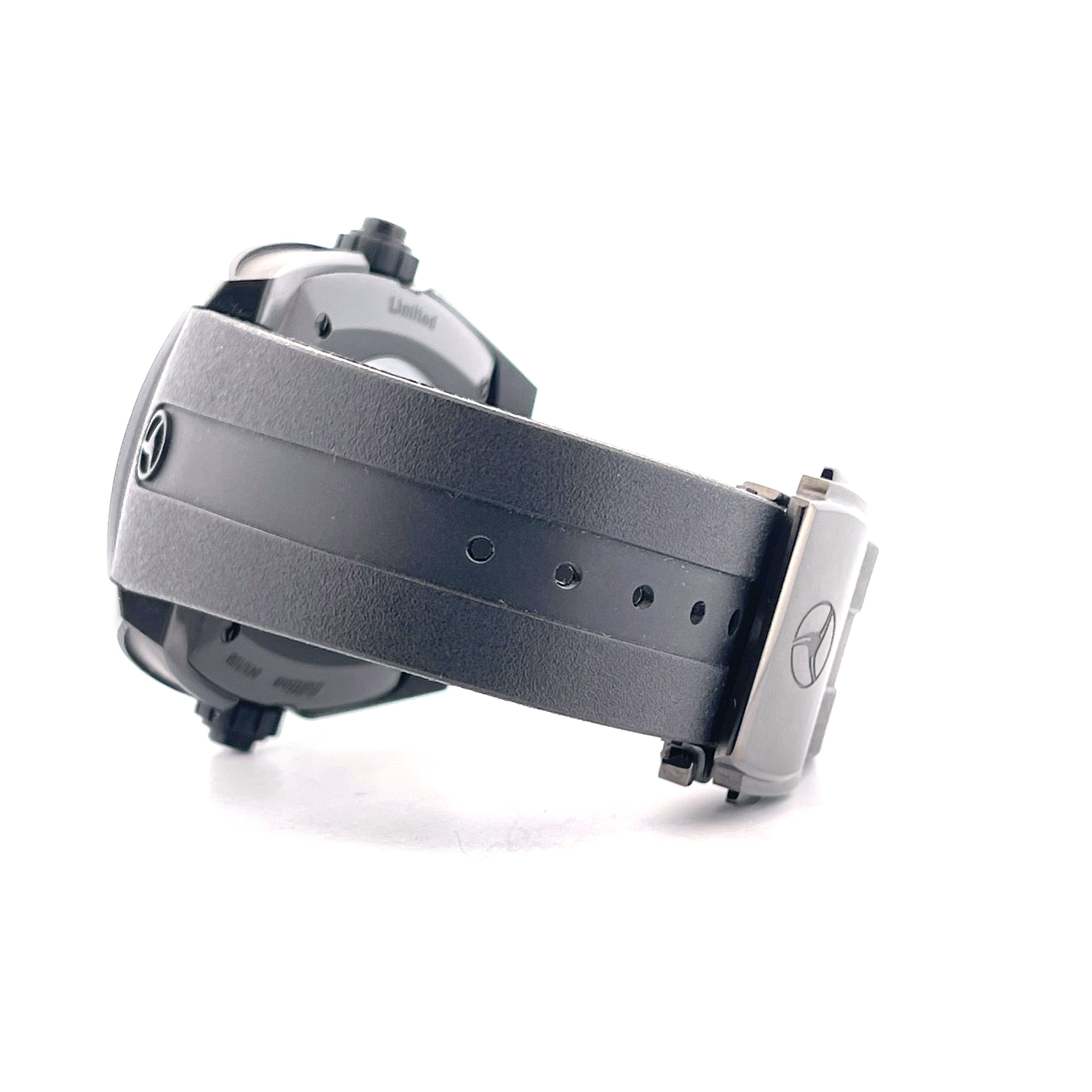 Cyrus Klepcys Chronograph Black DLC Steel Limited Edition 1 of 100 (NEW), Seitenansicht des Titan DLC Gehäuses mit schwarz…