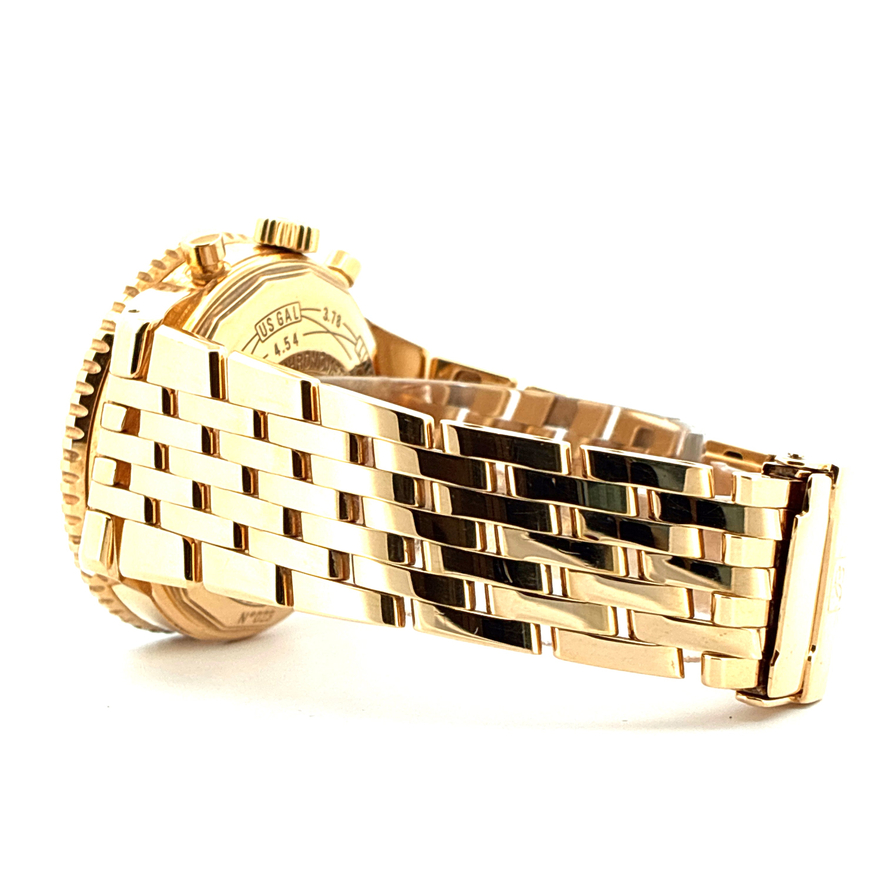 Breitling Navitimer Heritage aus Gelbgold, Seitenansicht des polierten Armbands und der Lünette