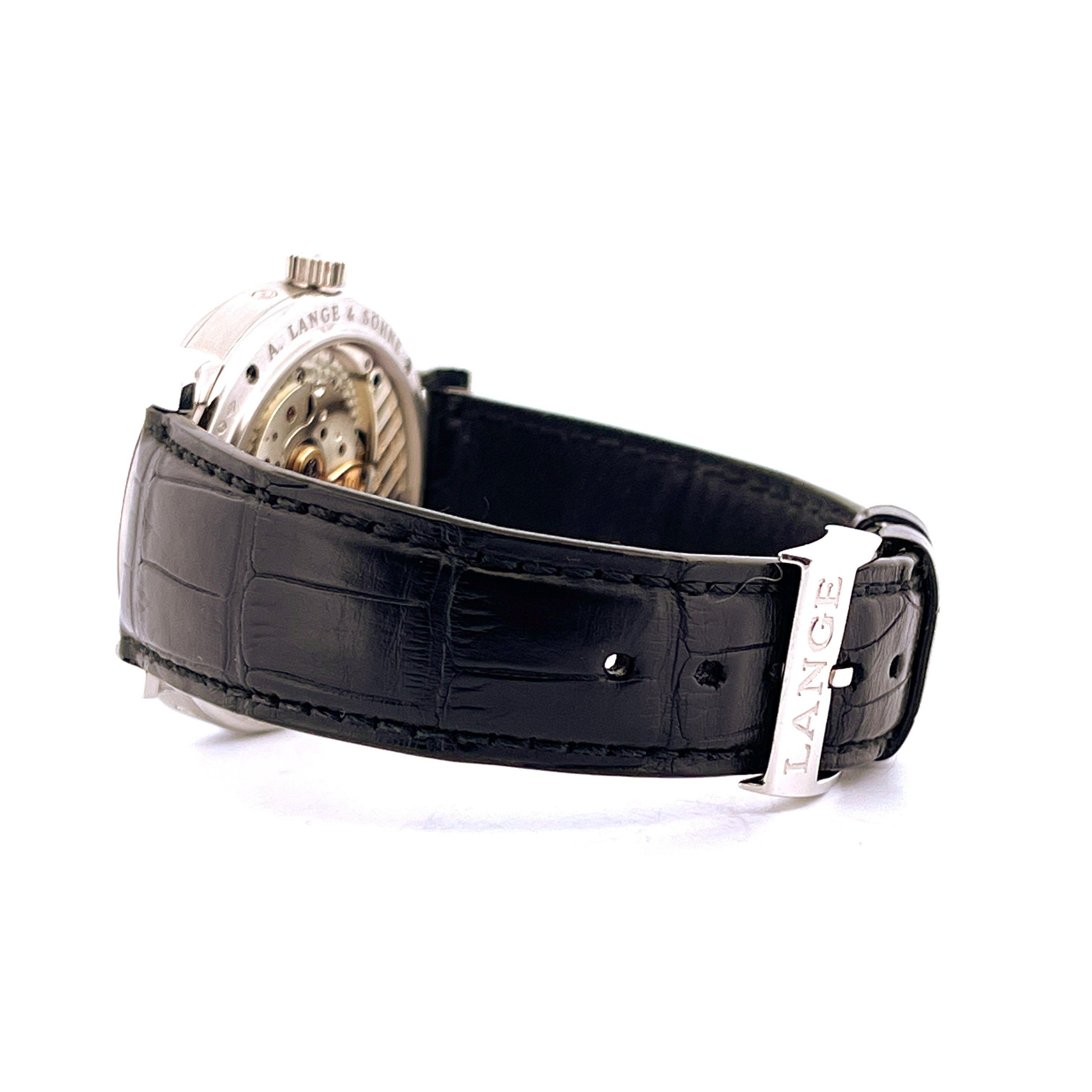 Seitenansicht einer A. Lange & Söhne Langematik Perpetual Platin Uhr mit schwarzem Krokodillederarmband und silberner Schl…