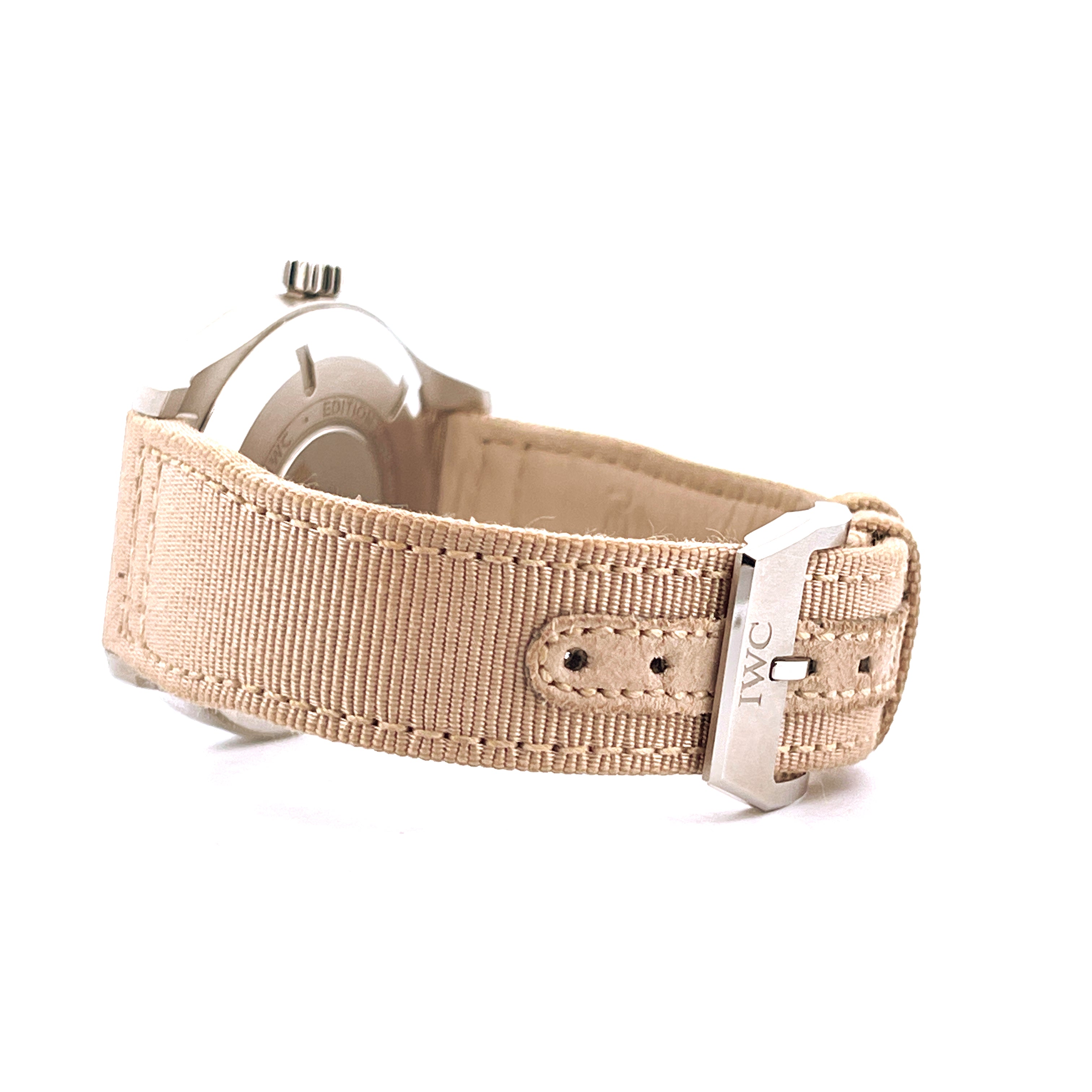 IWC Mark XVIII Le Petit Prince Seitenansicht eines Edelstahlgehäuses mit braunem Stoffarmband und IWC-Schließe