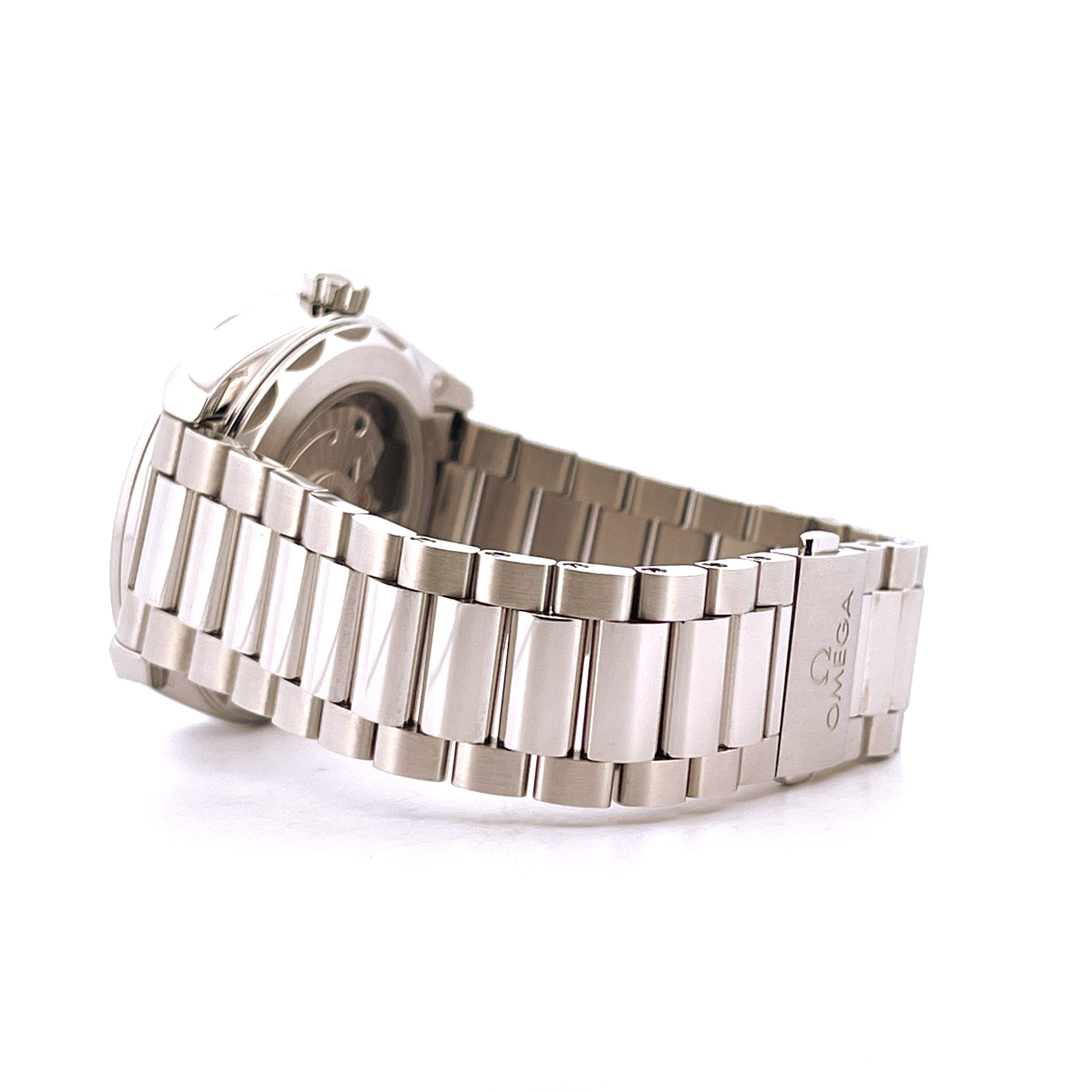 Omega Seamaster Aqua Terra mit Edelstahlarmband und Schließe mit Omega-Logo in Seitenansicht