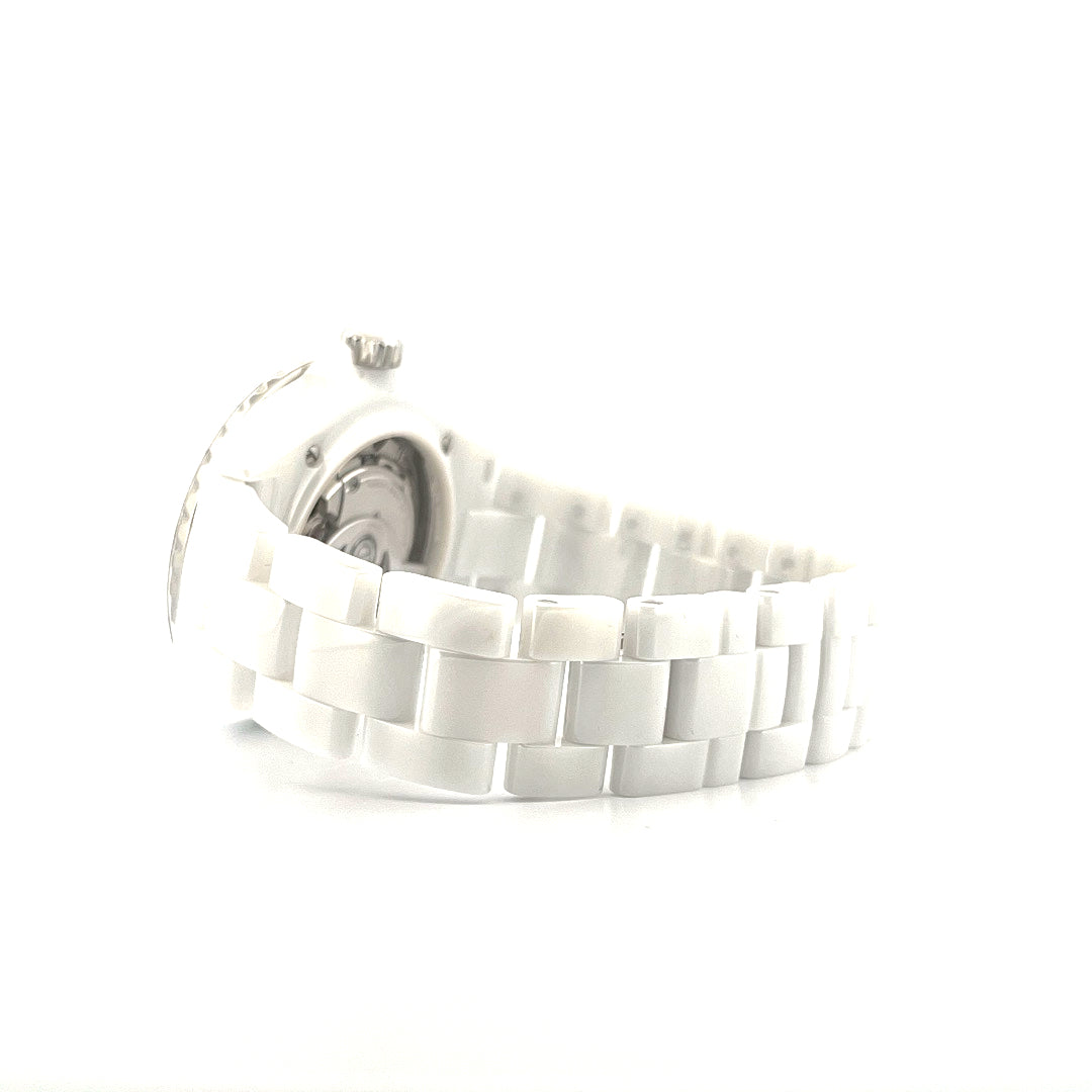 Chanel J12 38mm aus Keramik, Seitenansicht eines weißen Keramikarmbands und des Gehäuses