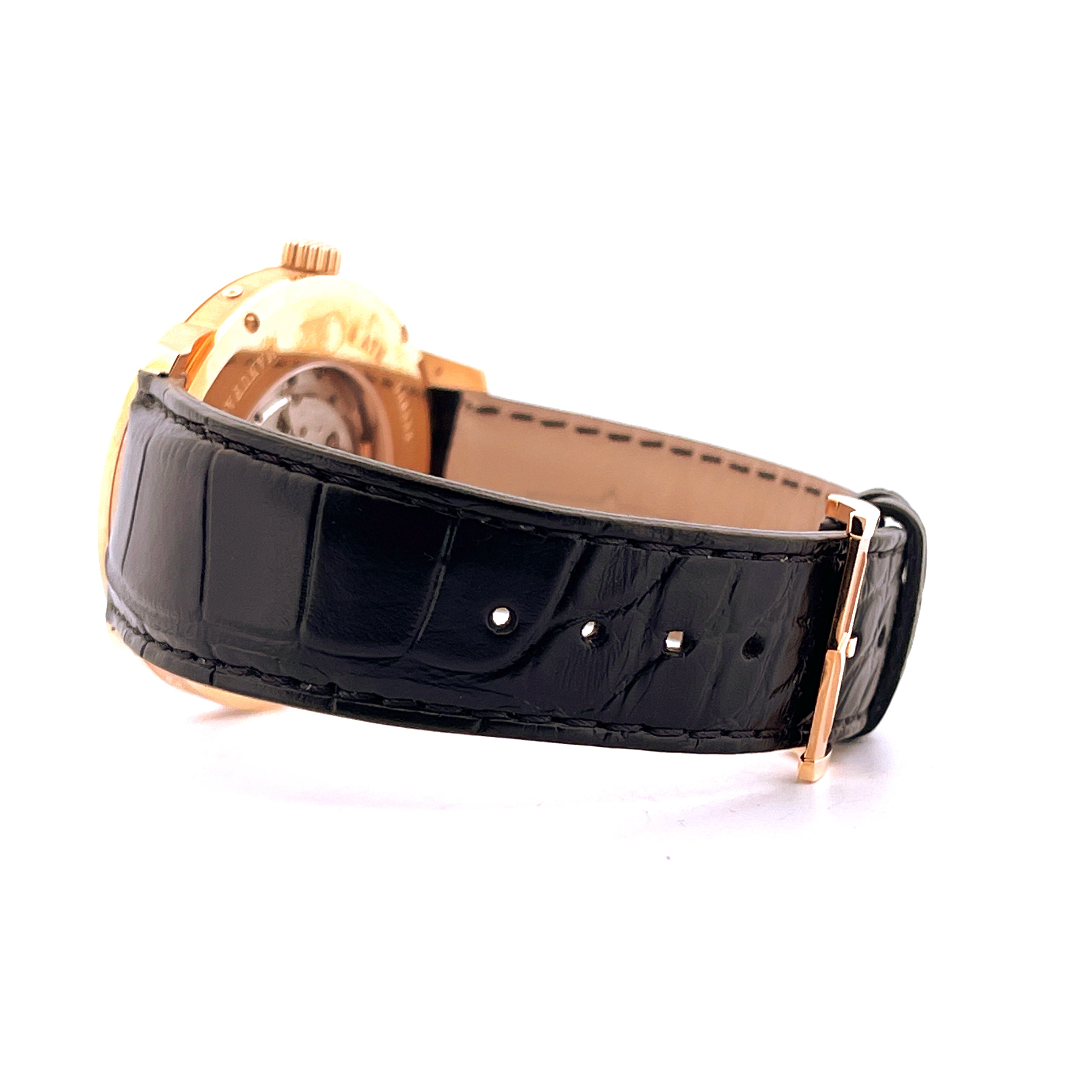 Seitenansicht eines Vulcain 50s Presidents Moonphase Limited aus Roségold mit schwarzem Kroko-Lederarmband
