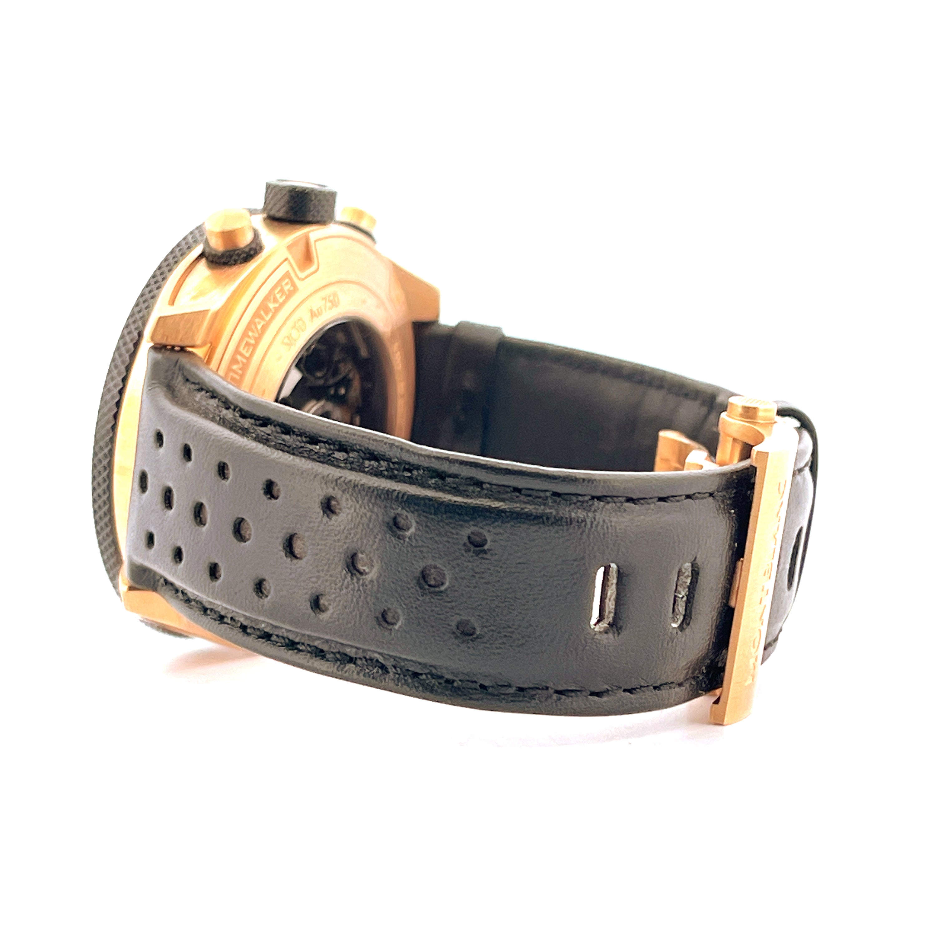 Seitenansicht einer Montblanc Timewalker mit Rotgoldgehäuse und schwarzem Lederarmband auf weißem Hintergrund