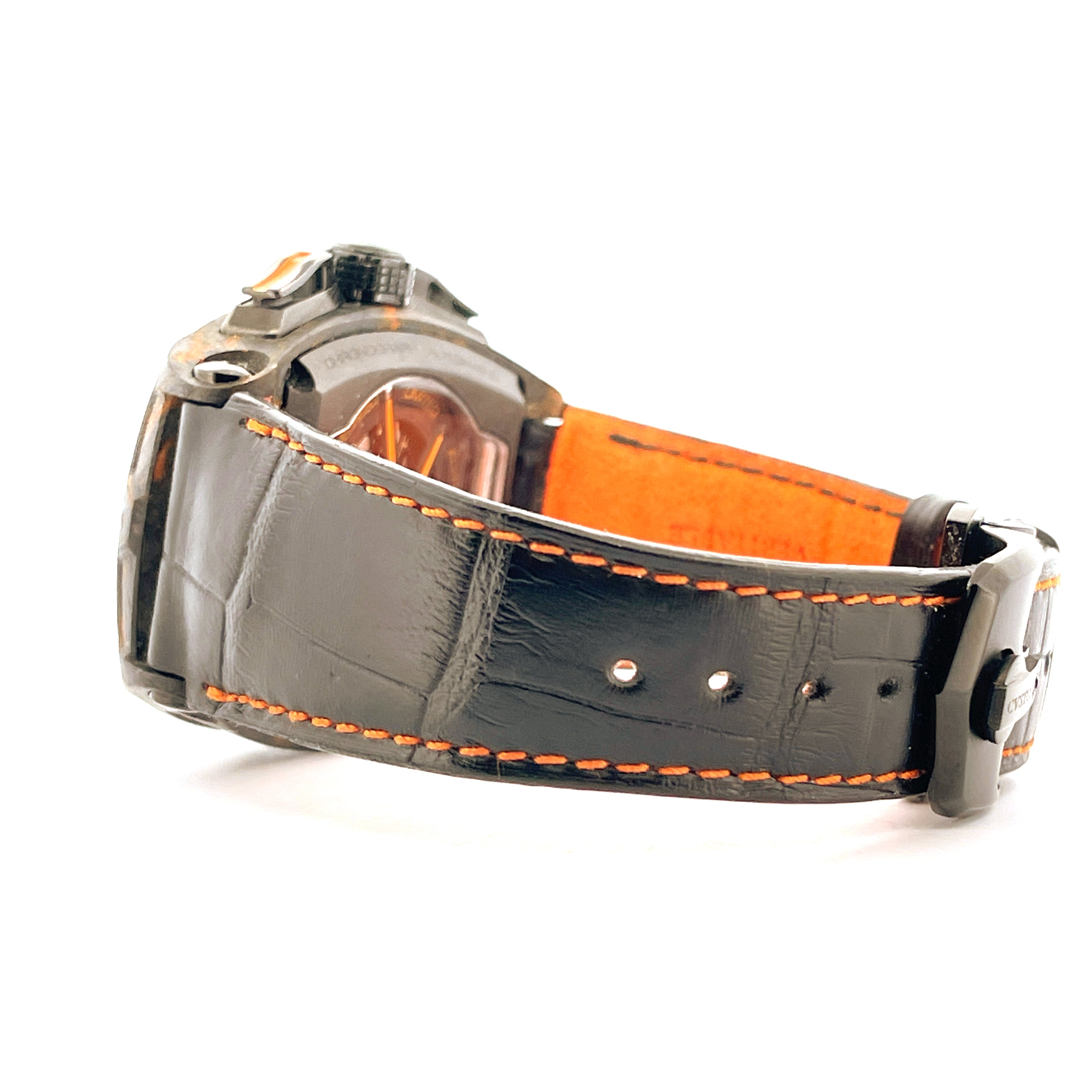 Seitenansicht einer Cvstos Challenge II Chrono Dani Pedrosa Limited Edition 100 Uhr mit schwarzem Krokodillederarmband und…