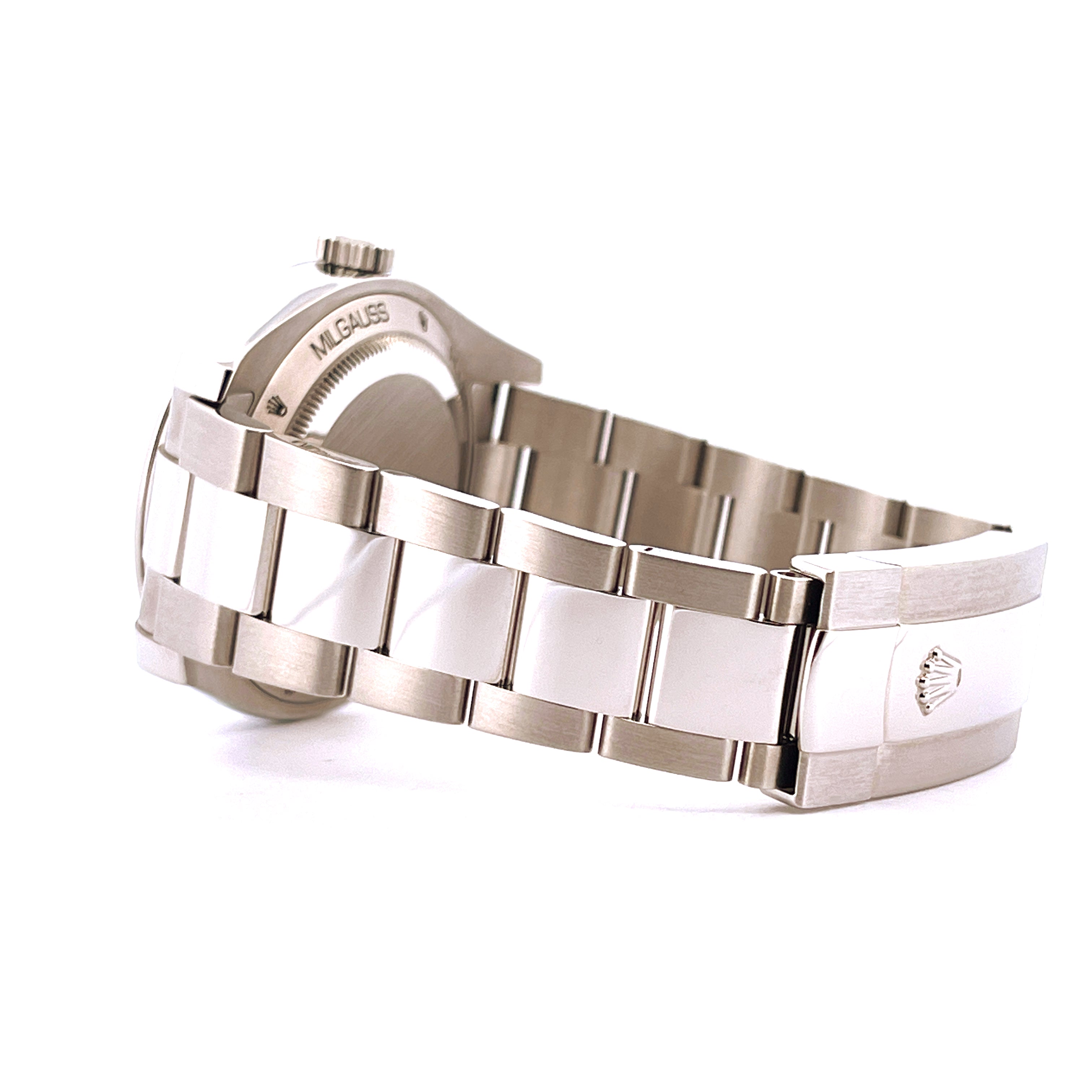 Rolex Milgauss 116400 im Seitenprofil mit stählernem Oyster-Armband und weißer Keramik einlage