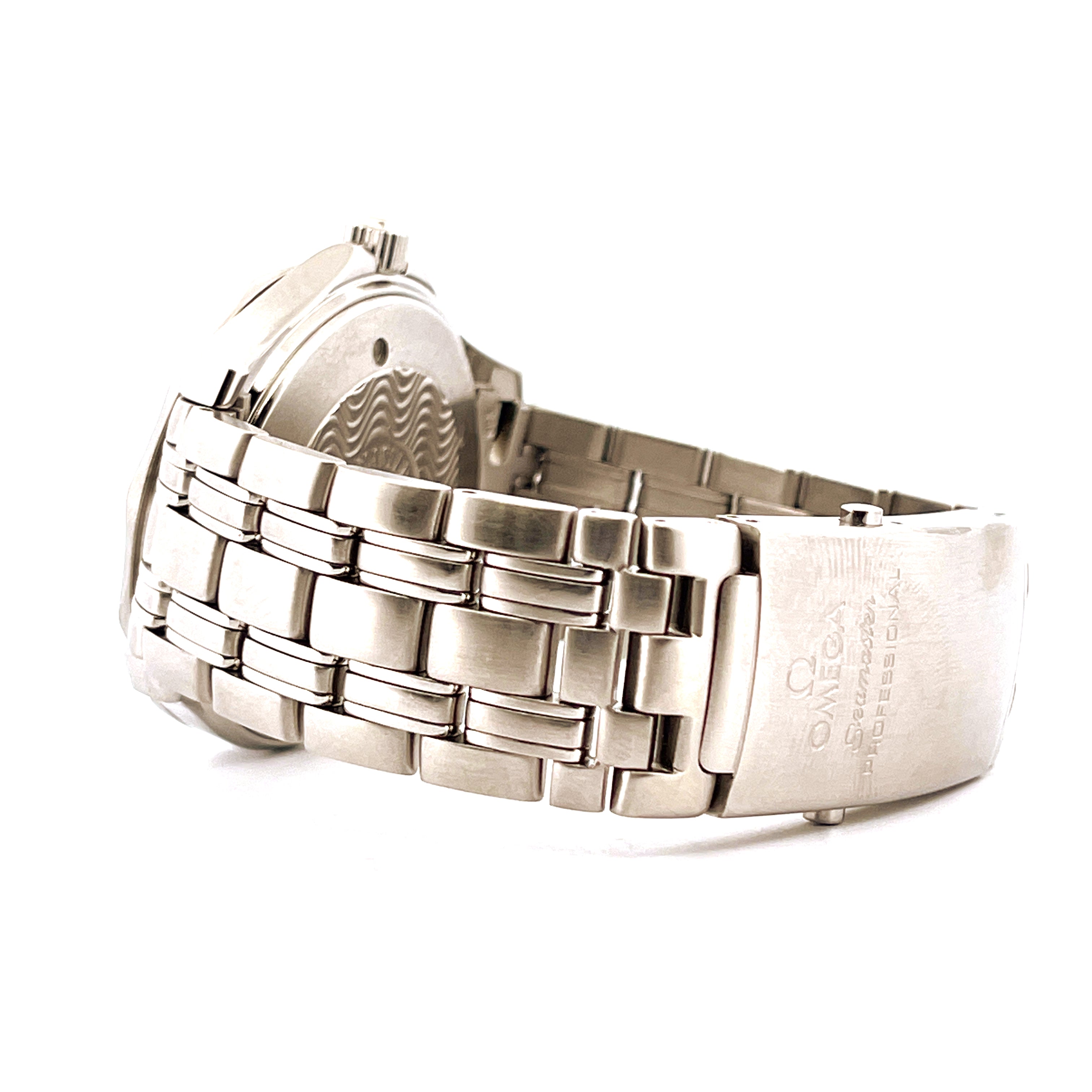 Omega Seamaster Diver 300 Professional: Seitenansicht des Edelstahl-Armbands und der Schließe