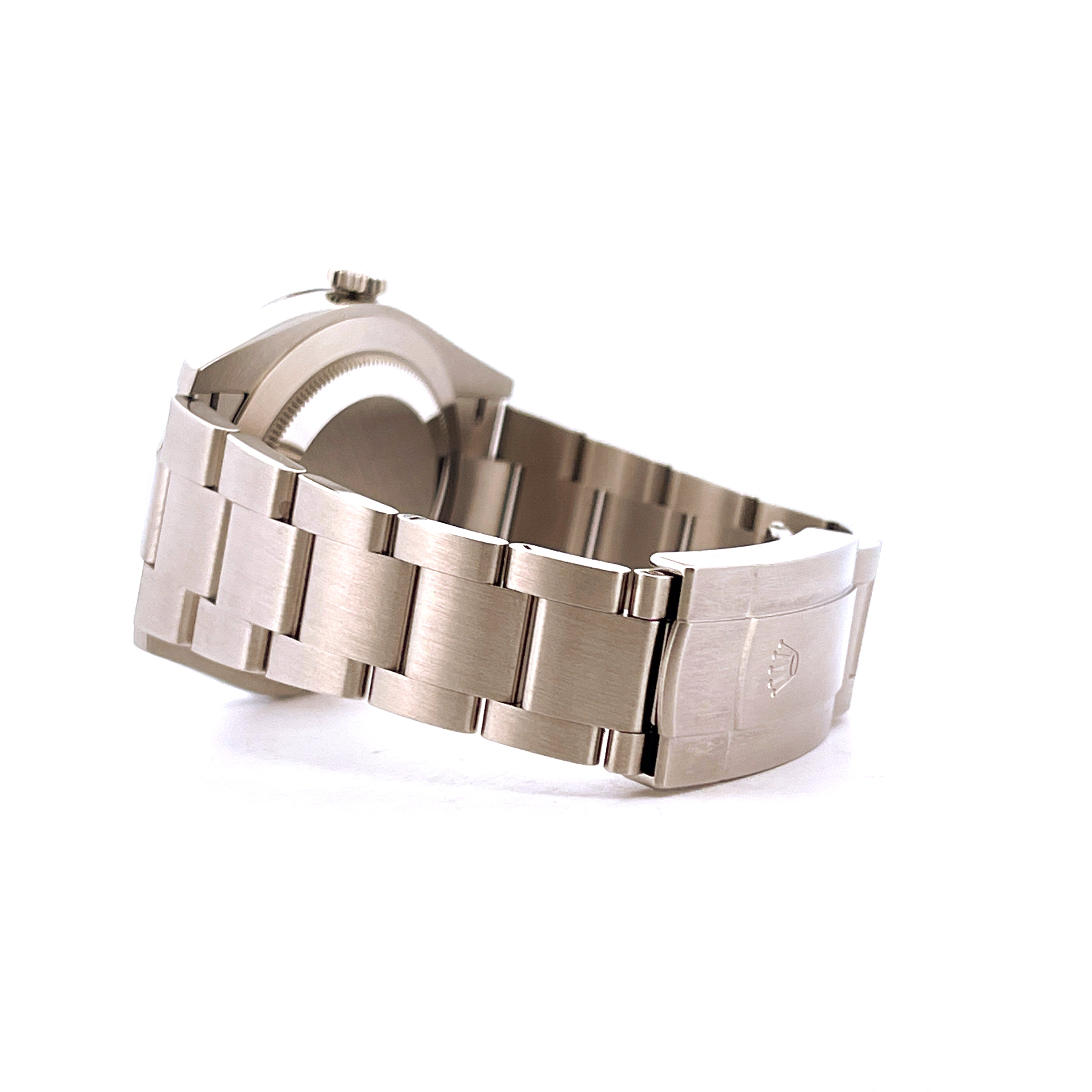 Rolex Oyster Perpetual 41 Green von der Seite gesehen mit Stahlarmband und Schließe